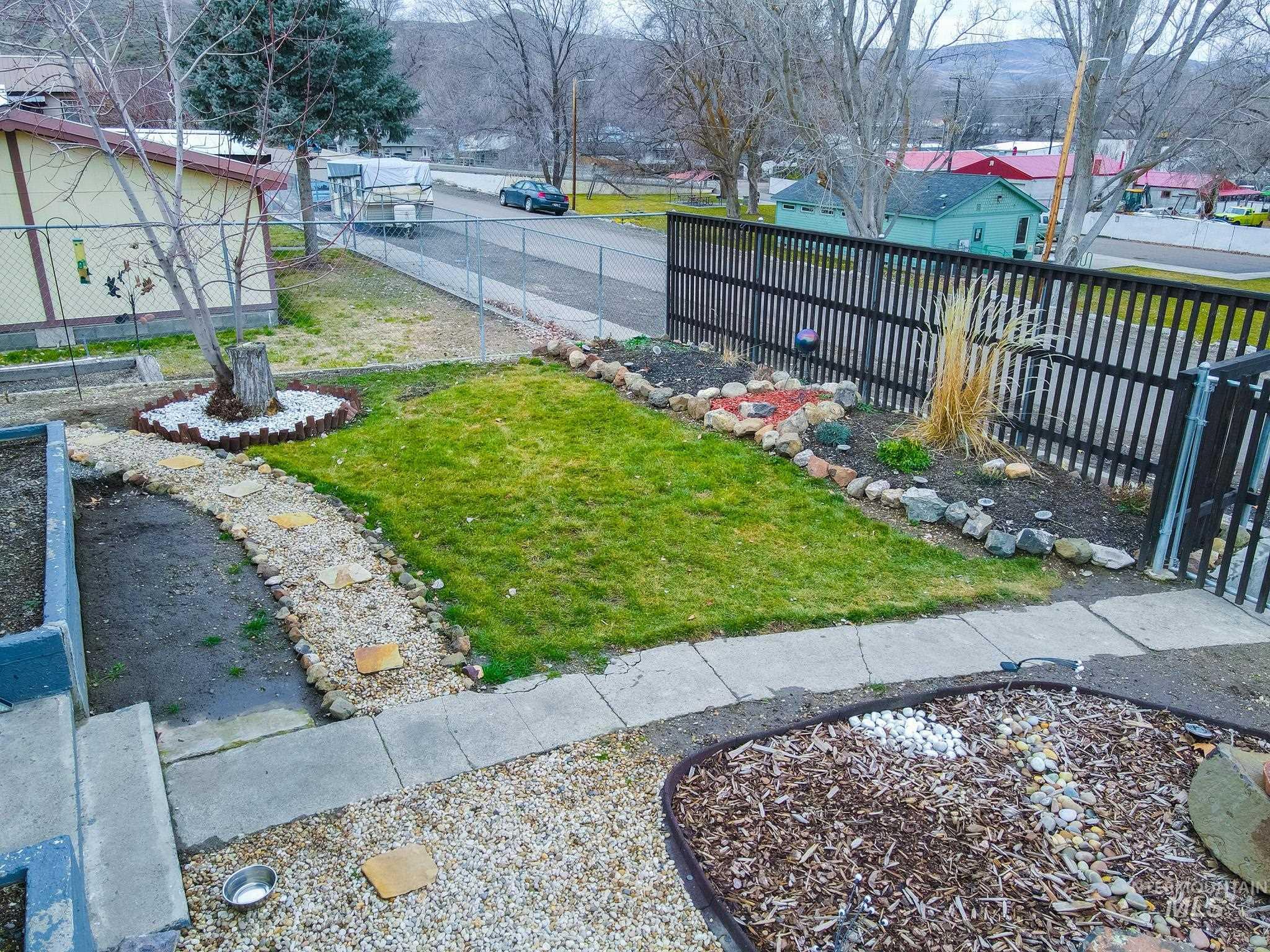 90 E Jefferson, Huntington, Oregon 97907-0000, 5 Bedrooms, 2 Bathrooms, Residential For Sale, Price $239,999,MLS 98974686