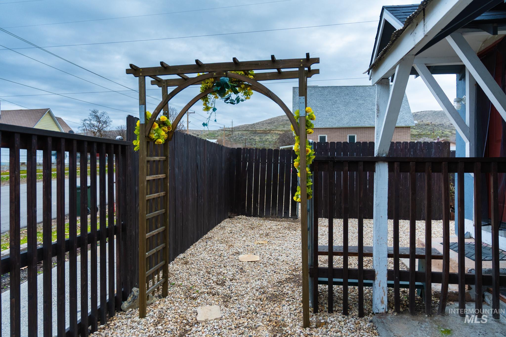 90 E Jefferson, Huntington, Oregon 97907-0000, 5 Bedrooms, 2 Bathrooms, Residential For Sale, Price $239,999,MLS 98974686