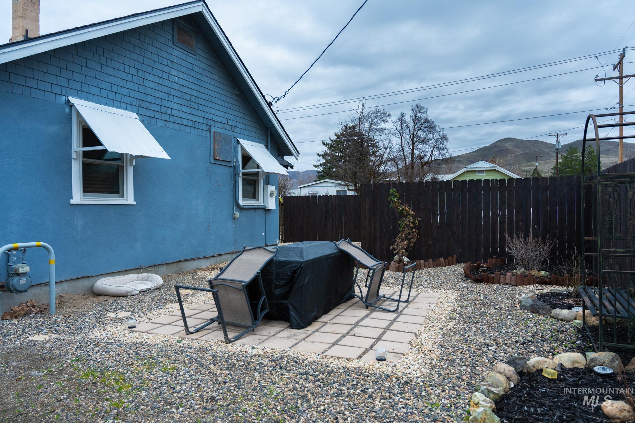 90 E Jefferson, Huntington, Oregon 97907-0000, 5 Bedrooms, 2 Bathrooms, Residential For Sale, Price $239,999,MLS 98974686