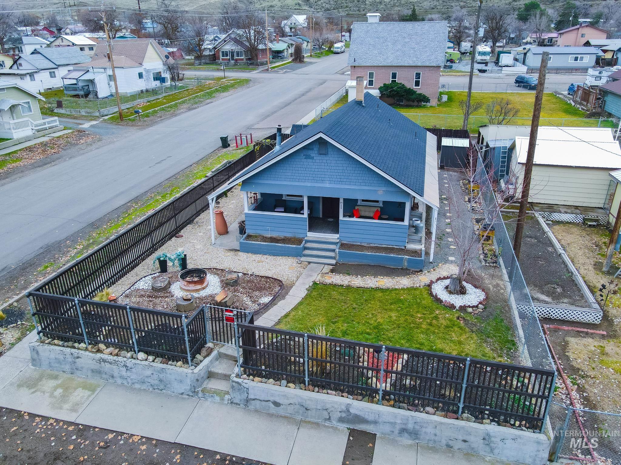 90 E Jefferson, Huntington, Oregon 97907-0000, 5 Bedrooms, 2 Bathrooms, Residential For Sale, Price $239,999,MLS 98974686