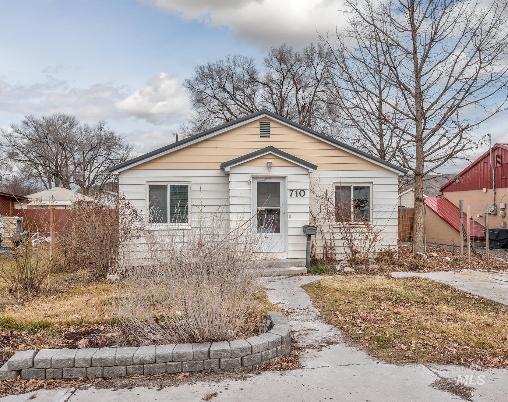 710 Smith St S., Vale, Oregon 97918, 2 Bedrooms, 1 Bathroom, Residential For Sale, Price $190,000,MLS 98974687