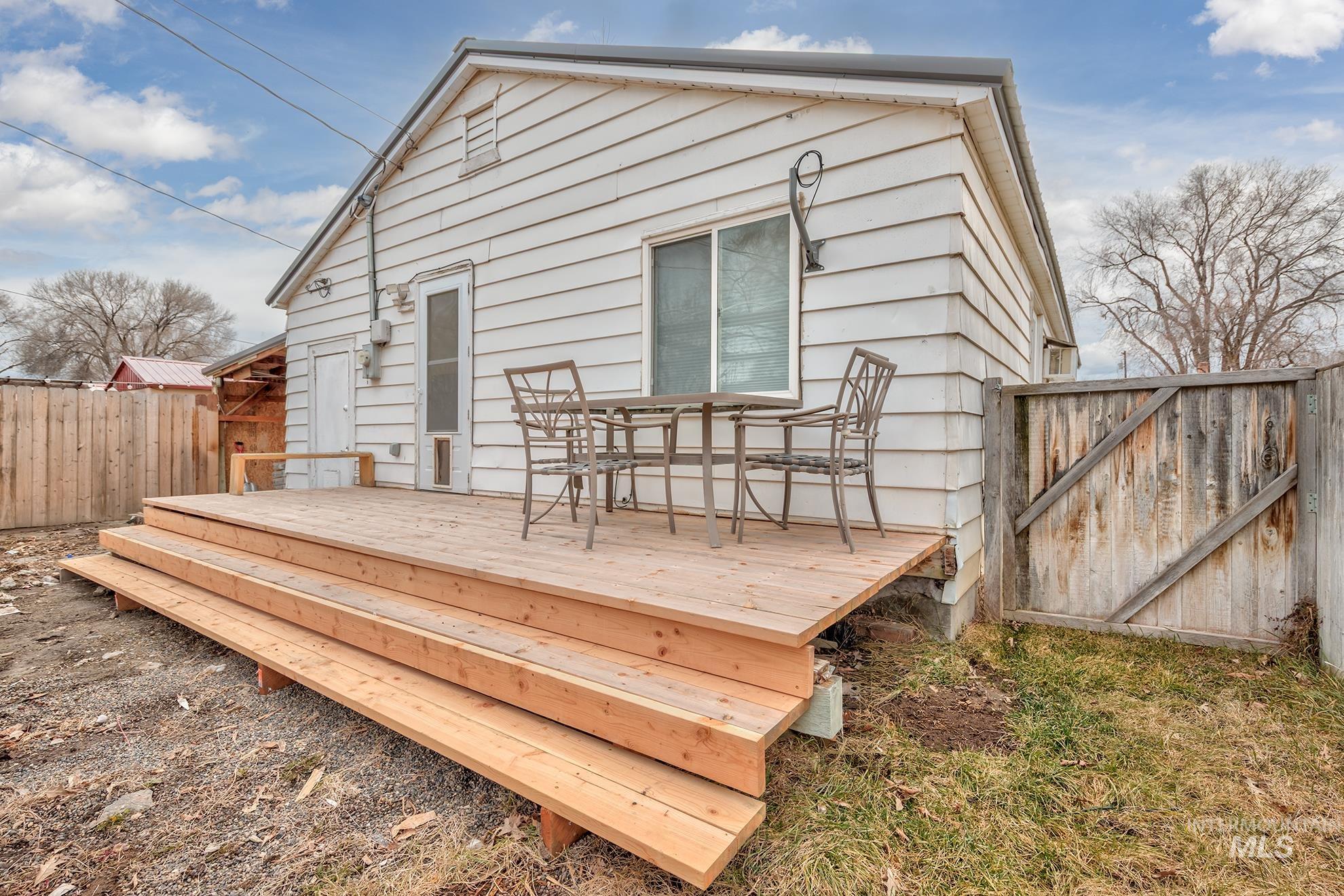 710 Smith St S., Vale, Oregon 97918, 2 Bedrooms, 1 Bathroom, Residential For Sale, Price $190,000,MLS 98974687