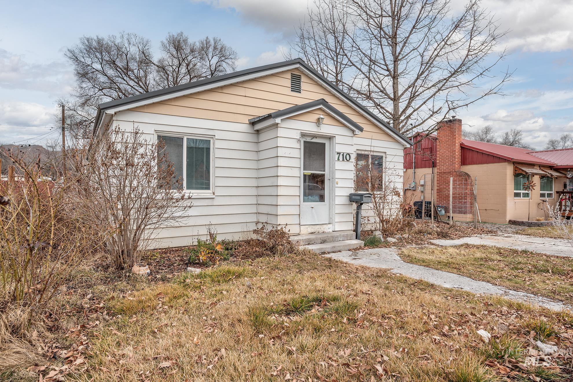 710 Smith St S., Vale, Oregon 97918, 2 Bedrooms, 1 Bathroom, Residential For Sale, Price $190,000,MLS 98974687