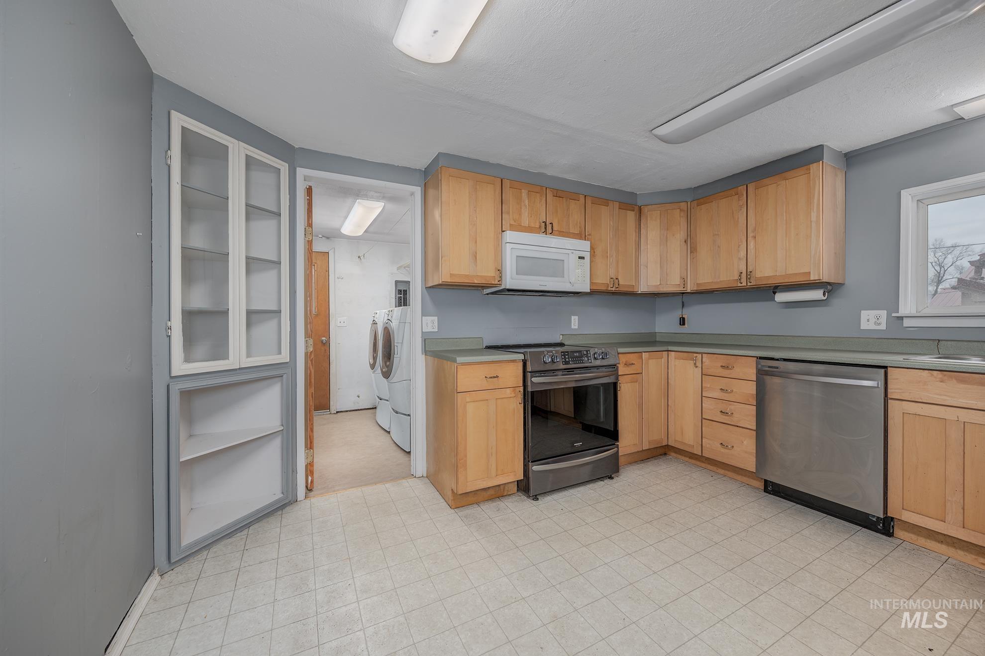 710 Smith St S., Vale, Oregon 97918, 2 Bedrooms, 1 Bathroom, Residential For Sale, Price $190,000,MLS 98974687