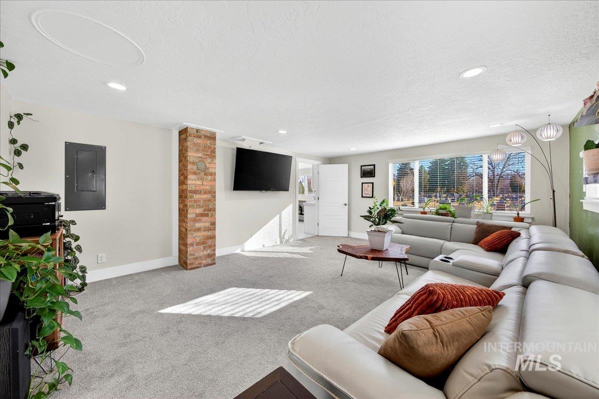 621 N Roosevelt St, Boise, Idaho 83706, 4 Bedrooms, 2 Bathrooms, Residential For Sale, Price $649,900, 98974688