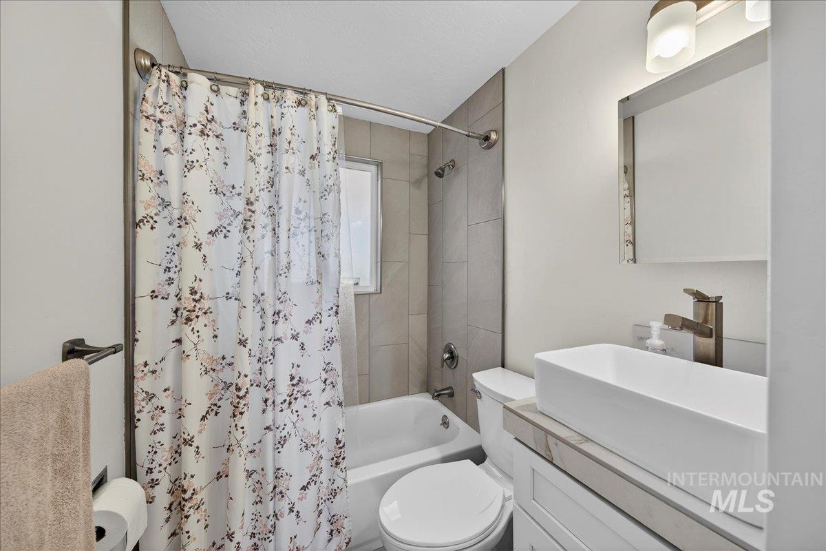 621 N Roosevelt St, Boise, Idaho 83706, 4 Bedrooms, 2 Bathrooms, Residential For Sale, Price $599,000,MLS 98974688