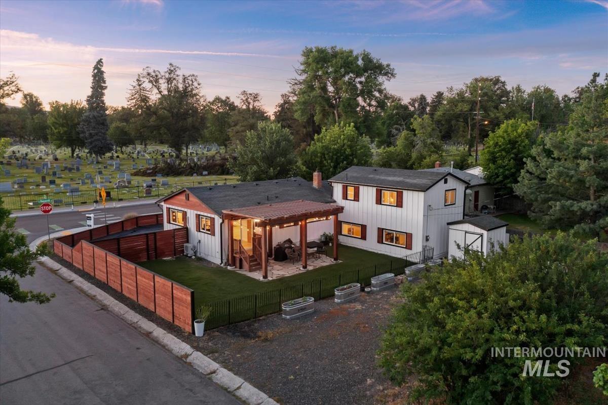 621 N Roosevelt St, Boise, Idaho 83706, 4 Bedrooms, 2 Bathrooms, Residential For Sale, Price $599,000,MLS 98974688