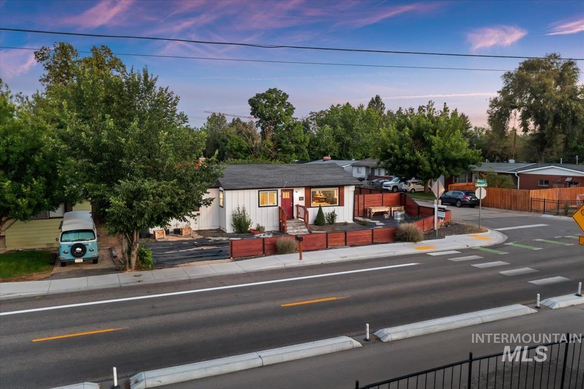 621 N Roosevelt St, Boise, Idaho 83706, 4 Bedrooms, 2 Bathrooms, Residential For Sale, Price $599,000,MLS 98974688