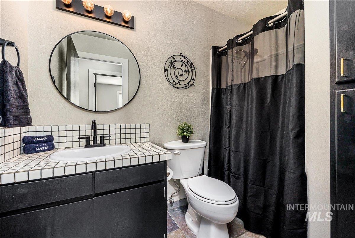 8146 W Hummel Drive, Boise, Idaho 83709, 4 Bedrooms, 2.5 Bathrooms, Residential For Sale, Price $635,000,MLS 98974689