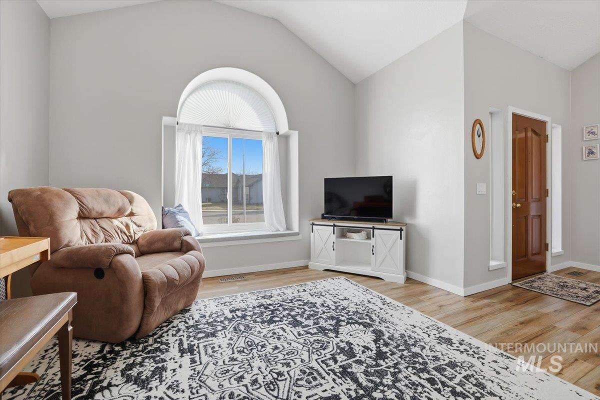 2499 N Lark Ave, Meridian, Idaho 83646, 4 Bedrooms, 2 Bathrooms, Residential For Sale, Price $475,000,MLS 98974690