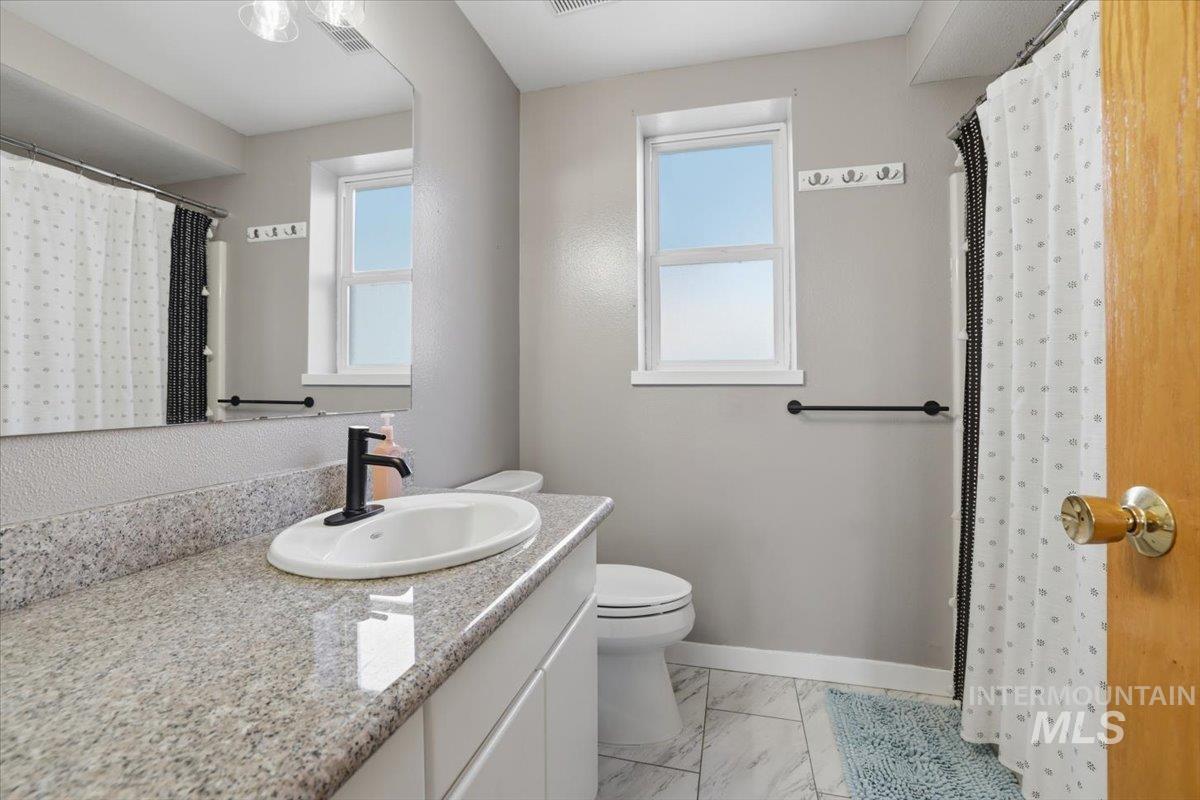 2499 N Lark Ave, Meridian, Idaho 83646, 4 Bedrooms, 2 Bathrooms, Residential For Sale, Price $475,000,MLS 98974690