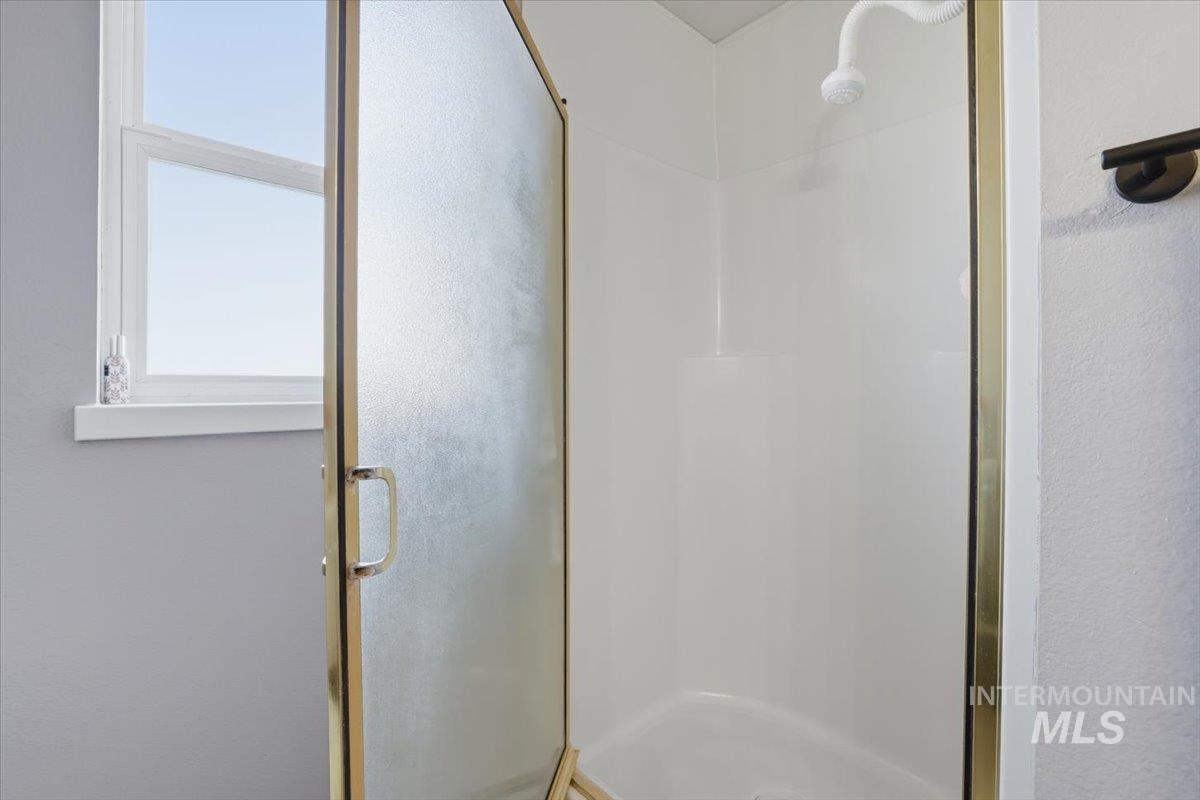 2499 N Lark Ave, Meridian, Idaho 83646, 4 Bedrooms, 2 Bathrooms, Residential For Sale, Price $475,000,MLS 98974690