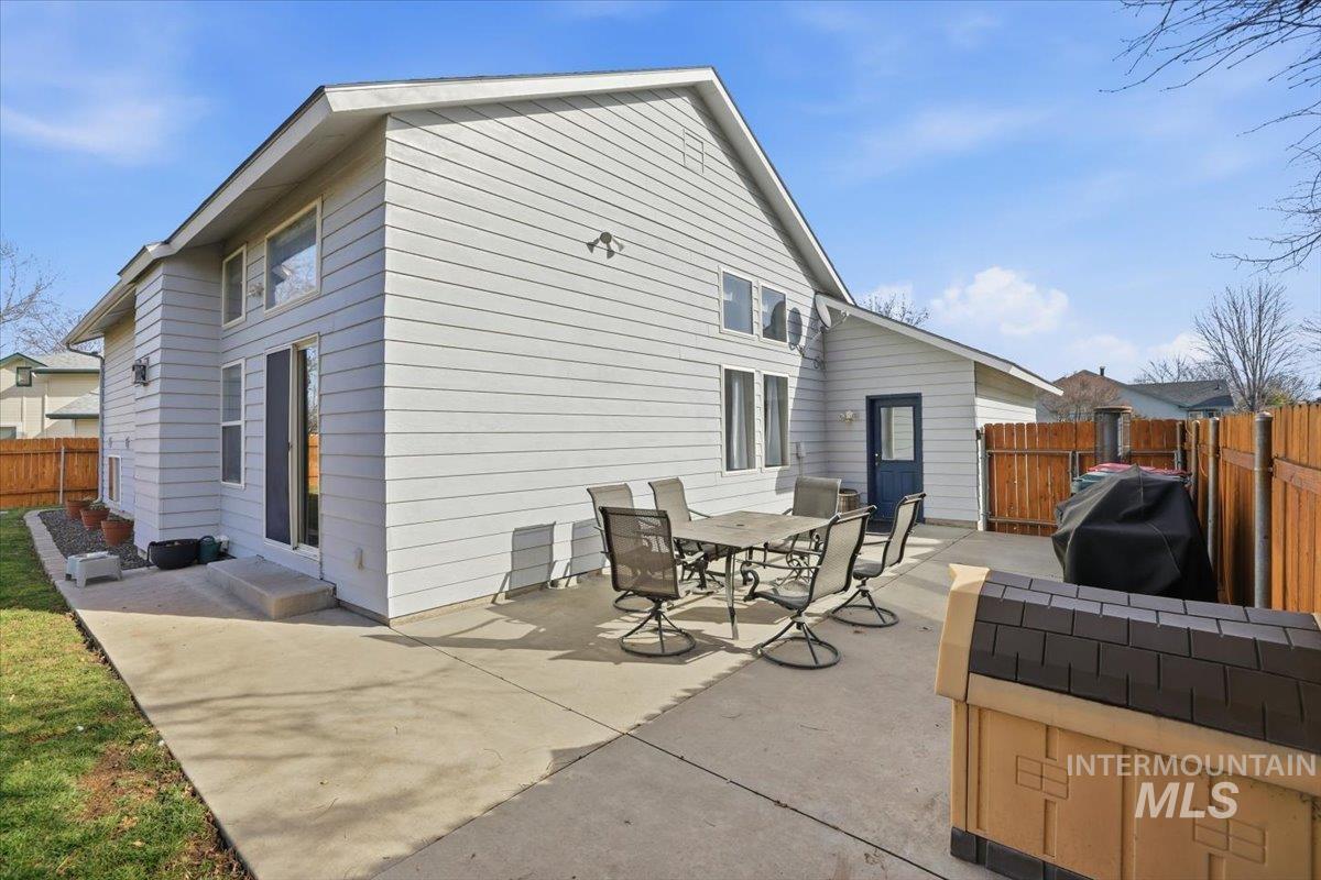 2499 N Lark Ave, Meridian, Idaho 83646, 4 Bedrooms, 2 Bathrooms, Residential For Sale, Price $475,000,MLS 98974690