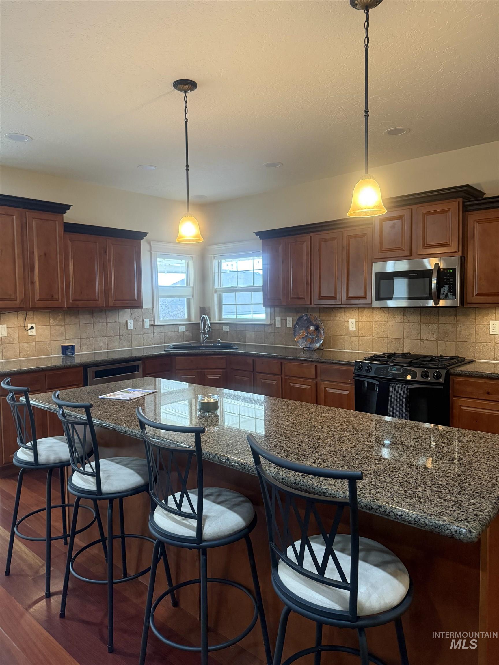 2813 S Bayhill Ct, Nampa, Idaho 83686, 3 Bedrooms, 2.5 Bathrooms, Residential For Sale, Price $648,000,MLS 98974692