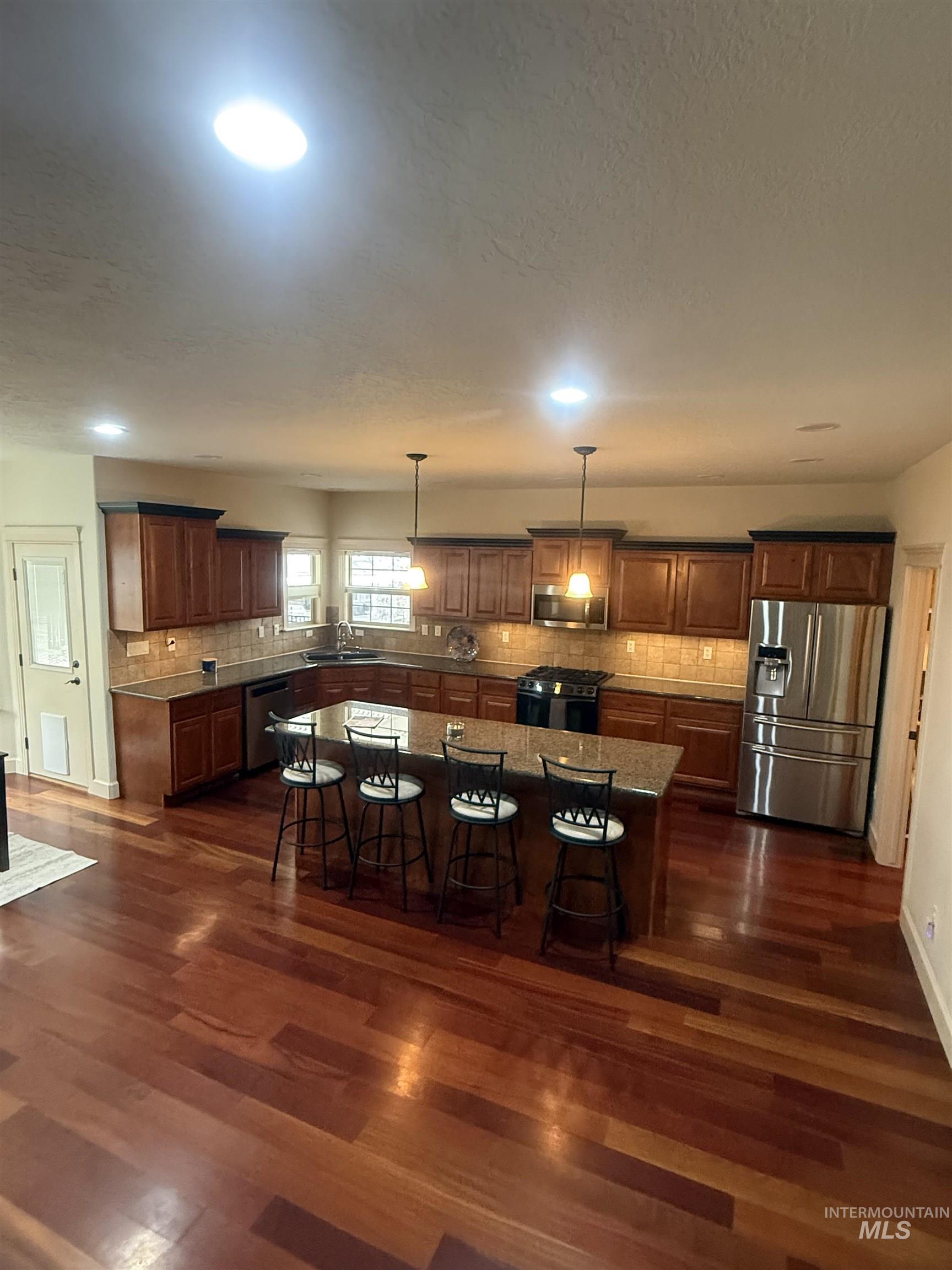 2813 S Bayhill Ct, Nampa, Idaho 83686, 3 Bedrooms, 2.5 Bathrooms, Residential For Sale, Price $648,000,MLS 98974692