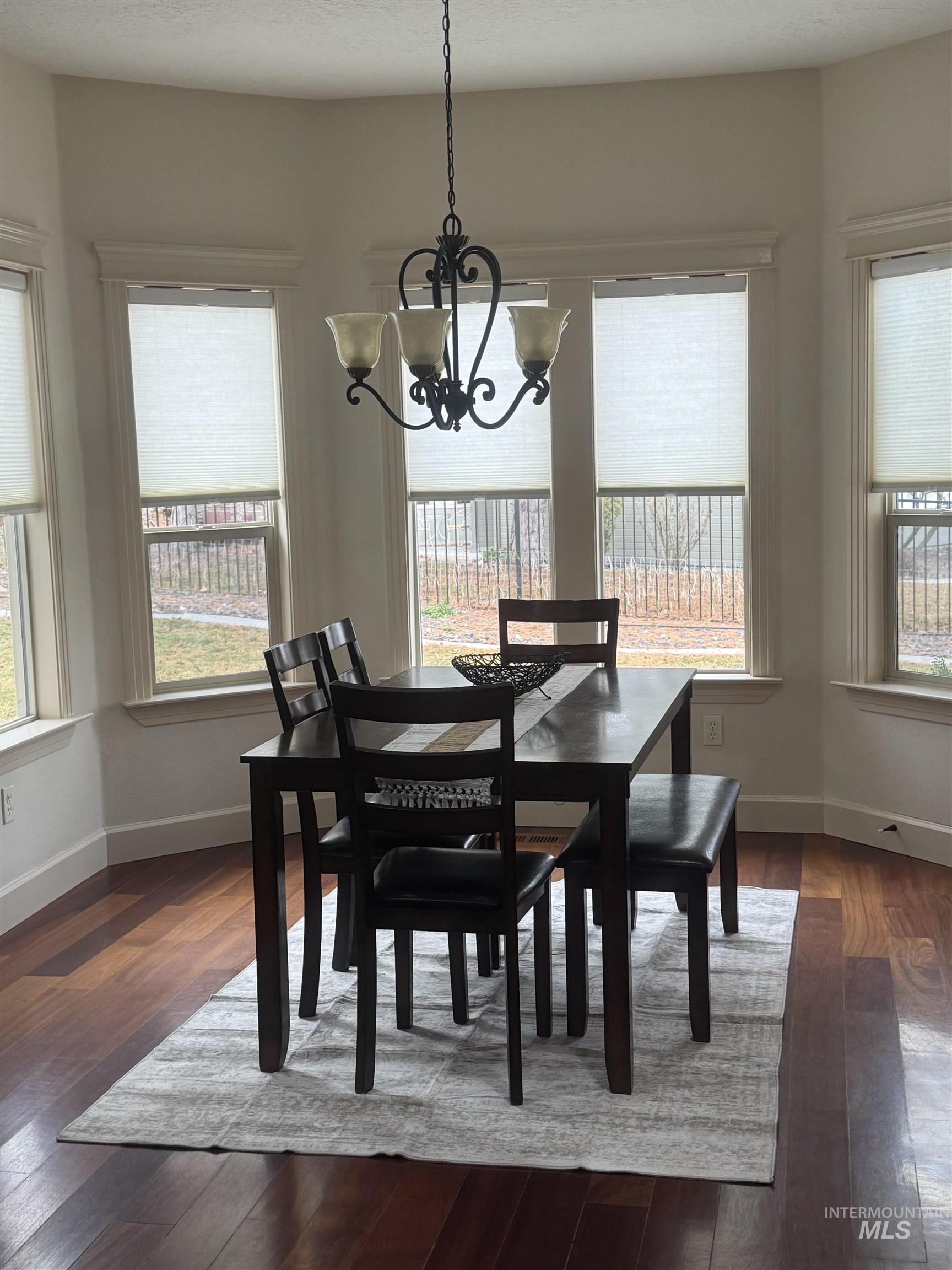 2813 S Bayhill Ct, Nampa, Idaho 83686, 3 Bedrooms, 2.5 Bathrooms, Residential For Sale, Price $648,000,MLS 98974692