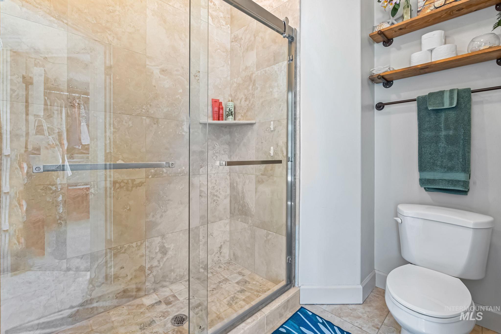 2813 S Bayhill Ct, Nampa, Idaho 83686, 3 Bedrooms, 2.5 Bathrooms, Residential For Sale, Price $648,000,MLS 98974692