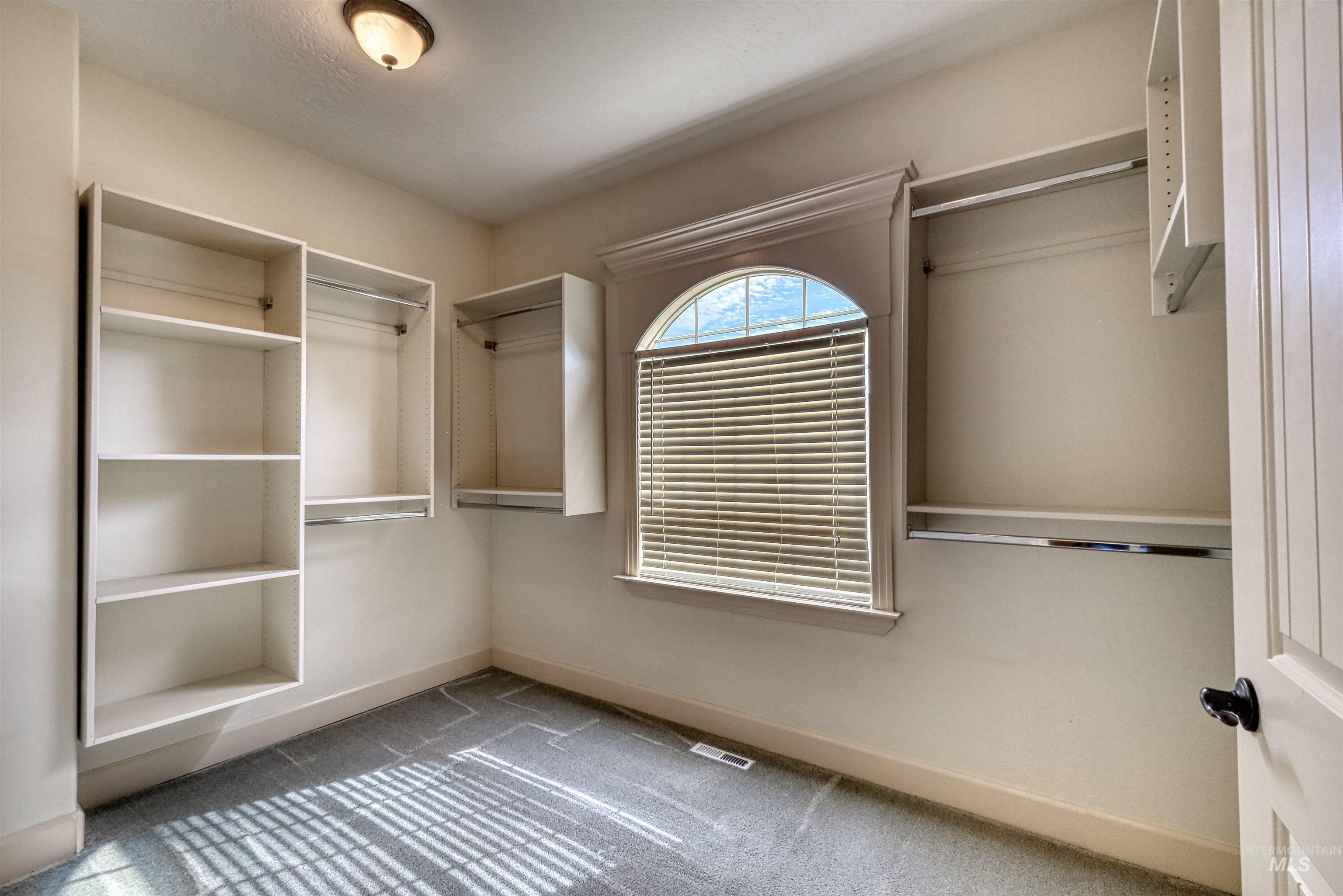 2813 S Bayhill Ct, Nampa, Idaho 83686, 3 Bedrooms, 2.5 Bathrooms, Residential For Sale, Price $648,000,MLS 98974692