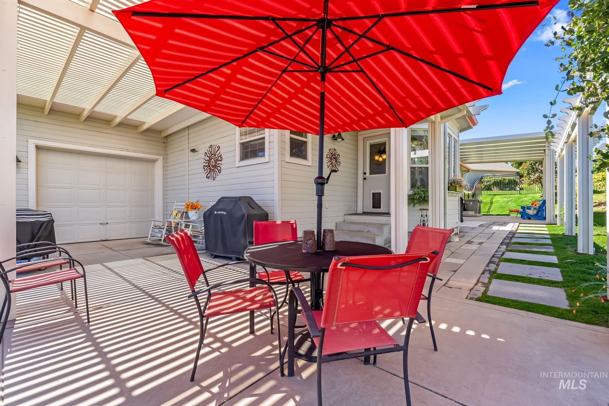 2813 S Bayhill Ct, Nampa, Idaho 83686, 3 Bedrooms, 2.5 Bathrooms, Residential For Sale, Price $648,000,MLS 98974692