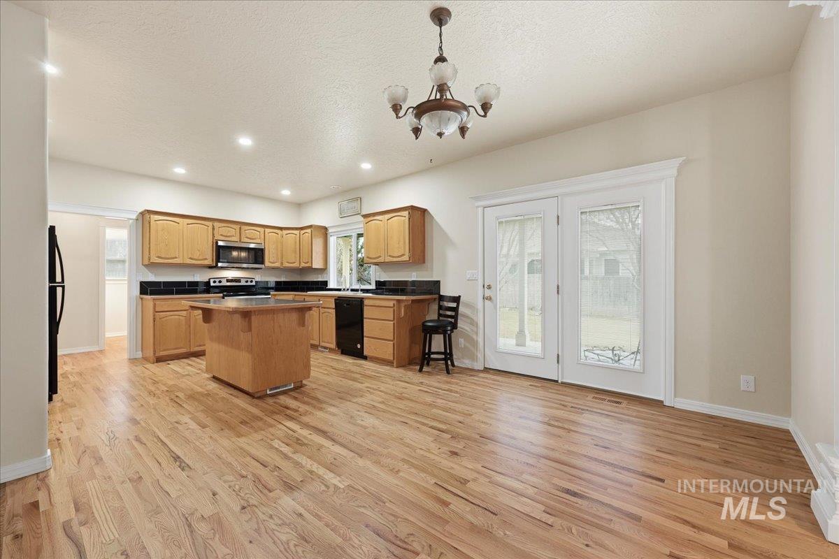 3036 S Grimes Creek Ave, Meridian, Idaho 83642, 4 Bedrooms, 2.5 Bathrooms, Residential For Sale, Price $599,999,MLS 98974696