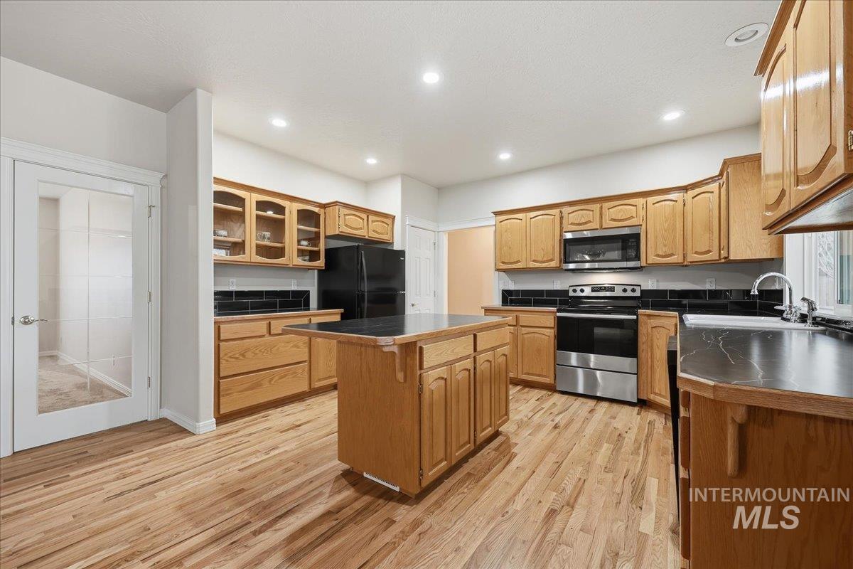 3036 S Grimes Creek Ave, Meridian, Idaho 83642, 4 Bedrooms, 2.5 Bathrooms, Residential For Sale, Price $599,999,MLS 98974696