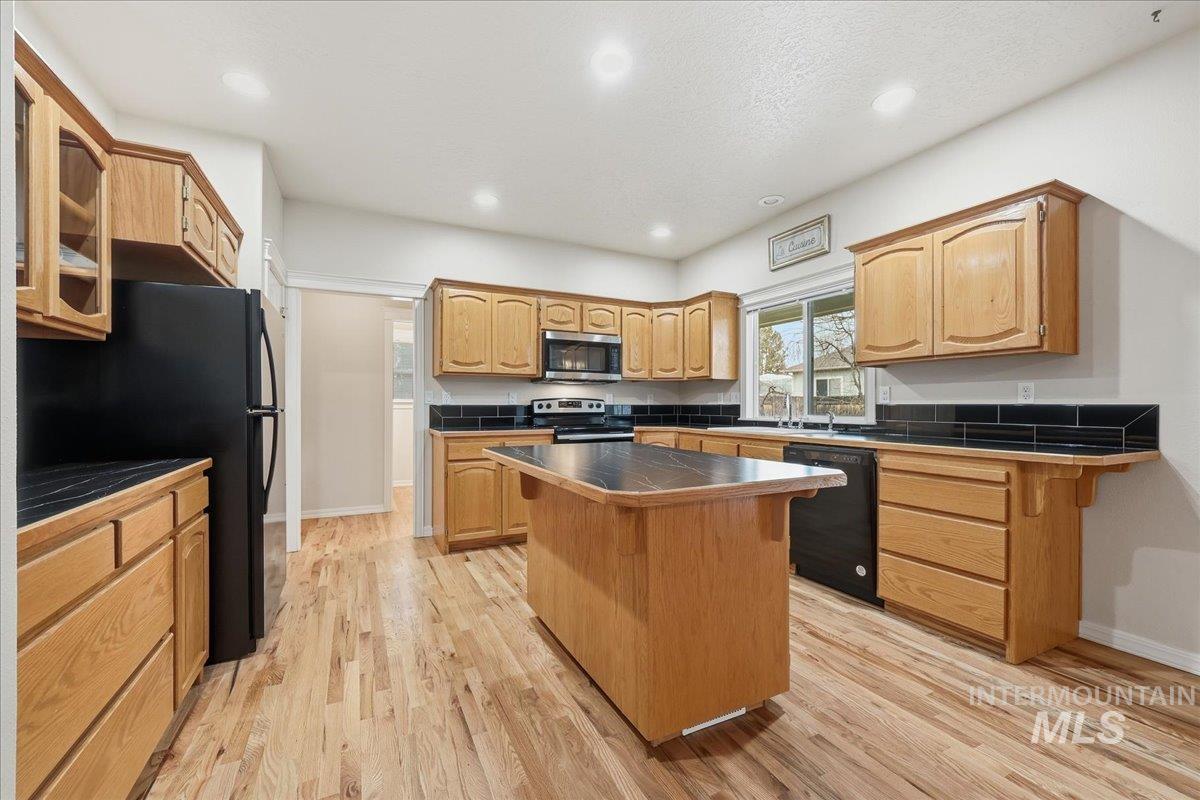 3036 S Grimes Creek Ave, Meridian, Idaho 83642, 4 Bedrooms, 2.5 Bathrooms, Residential For Sale, Price $599,999,MLS 98974696