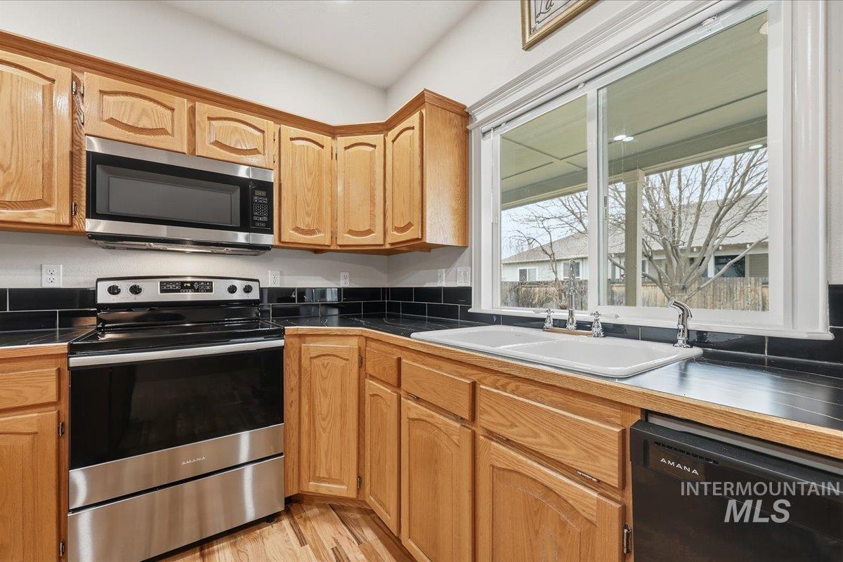 3036 S Grimes Creek Ave, Meridian, Idaho 83642, 4 Bedrooms, 2.5 Bathrooms, Residential For Sale, Price $599,999,MLS 98974696