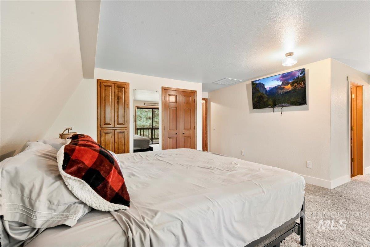 76 W Castle Creek Rd, Garden Valley, Idaho 83622, 3 Bedrooms, 3 Bathrooms, Residential For Sale, Price $699,900,MLS 98974697