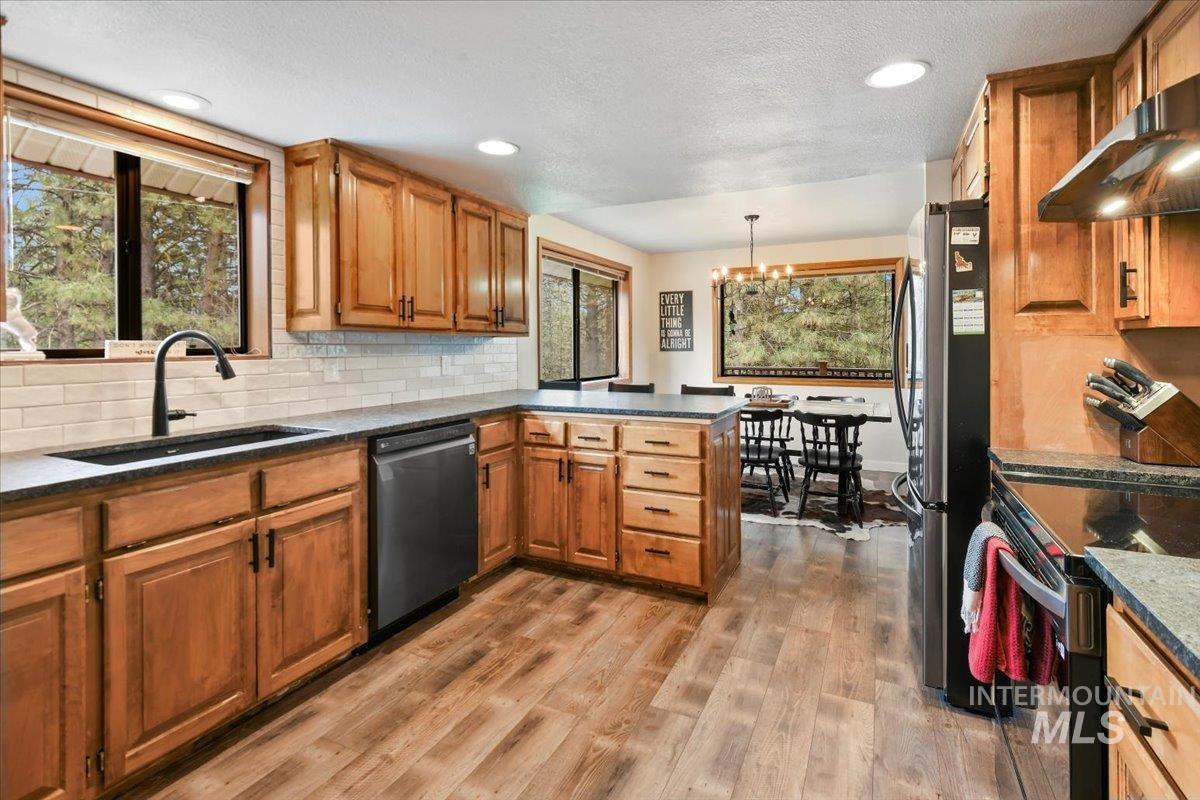 76 W Castle Creek Rd, Garden Valley, Idaho 83622, 3 Bedrooms, 3 Bathrooms, Residential For Sale, Price $699,900,MLS 98974697