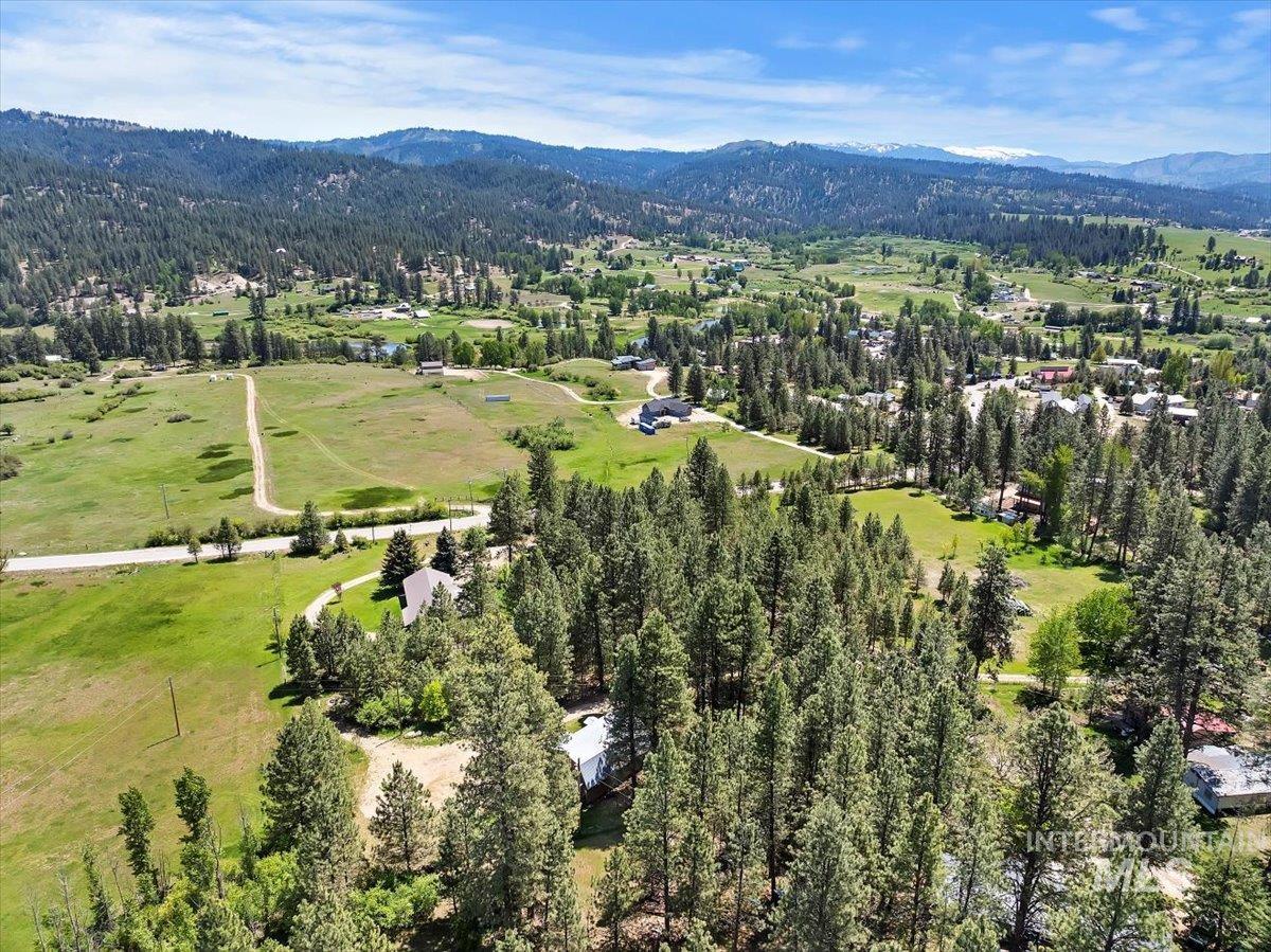 76 W Castle Creek Rd, Garden Valley, Idaho 83622, 3 Bedrooms, 3 Bathrooms, Residential For Sale, Price $699,900,MLS 98974697