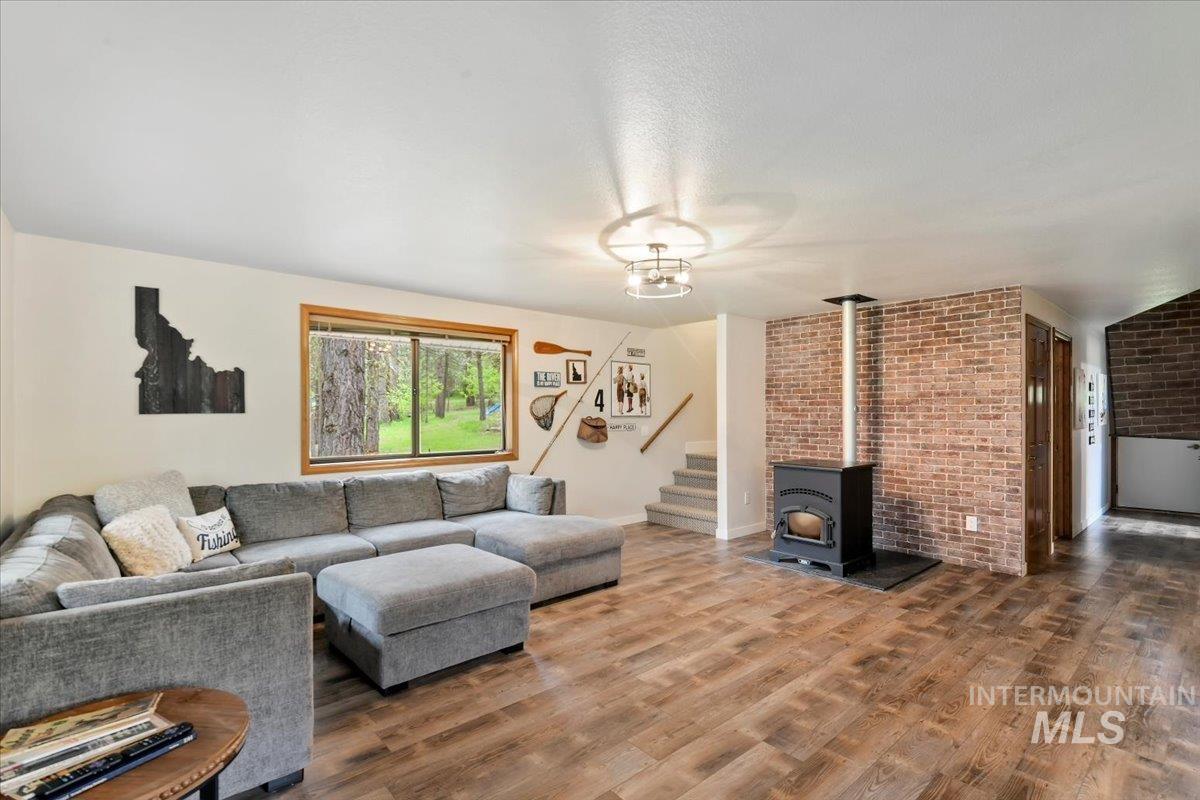 76 W Castle Creek Rd, Garden Valley, Idaho 83622, 3 Bedrooms, 3 Bathrooms, Residential For Sale, Price $699,900,MLS 98974697