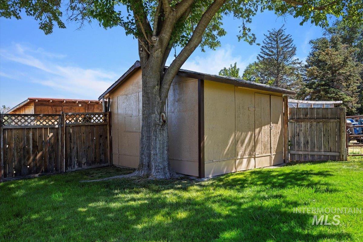 706 White Hawk Ln, Hagerman, Idaho 83332, 3 Bedrooms, 2 Bathrooms, Residential For Sale, Price $499,000,MLS 98974698