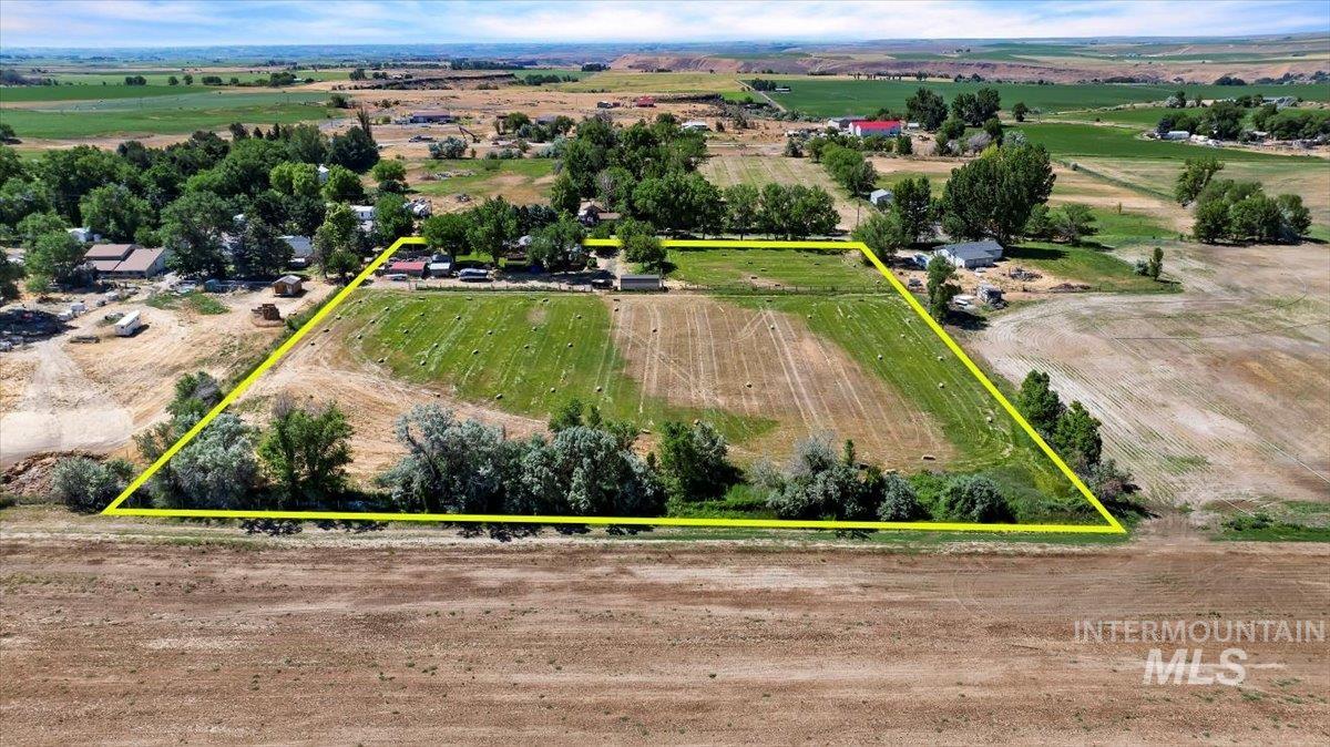 706 White Hawk Ln, Hagerman, Idaho 83332, 3 Bedrooms, 2 Bathrooms, Residential For Sale, Price $499,000,MLS 98974698