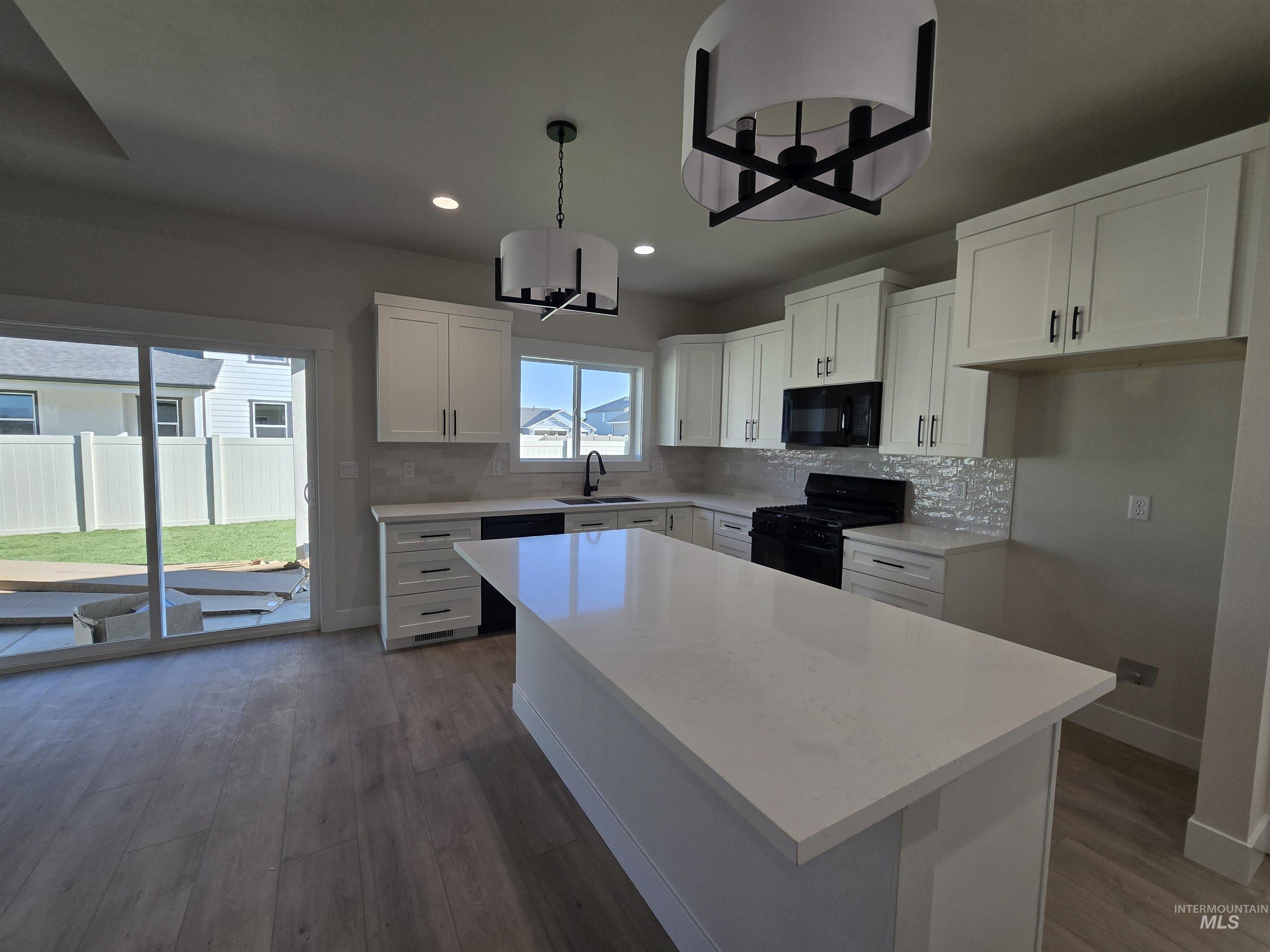 976 Canal Street, Twin Falls, Idaho 83301, 4 Bedrooms, 2 Bathrooms, Residential For Sale, Price $435,000,MLS 98974699