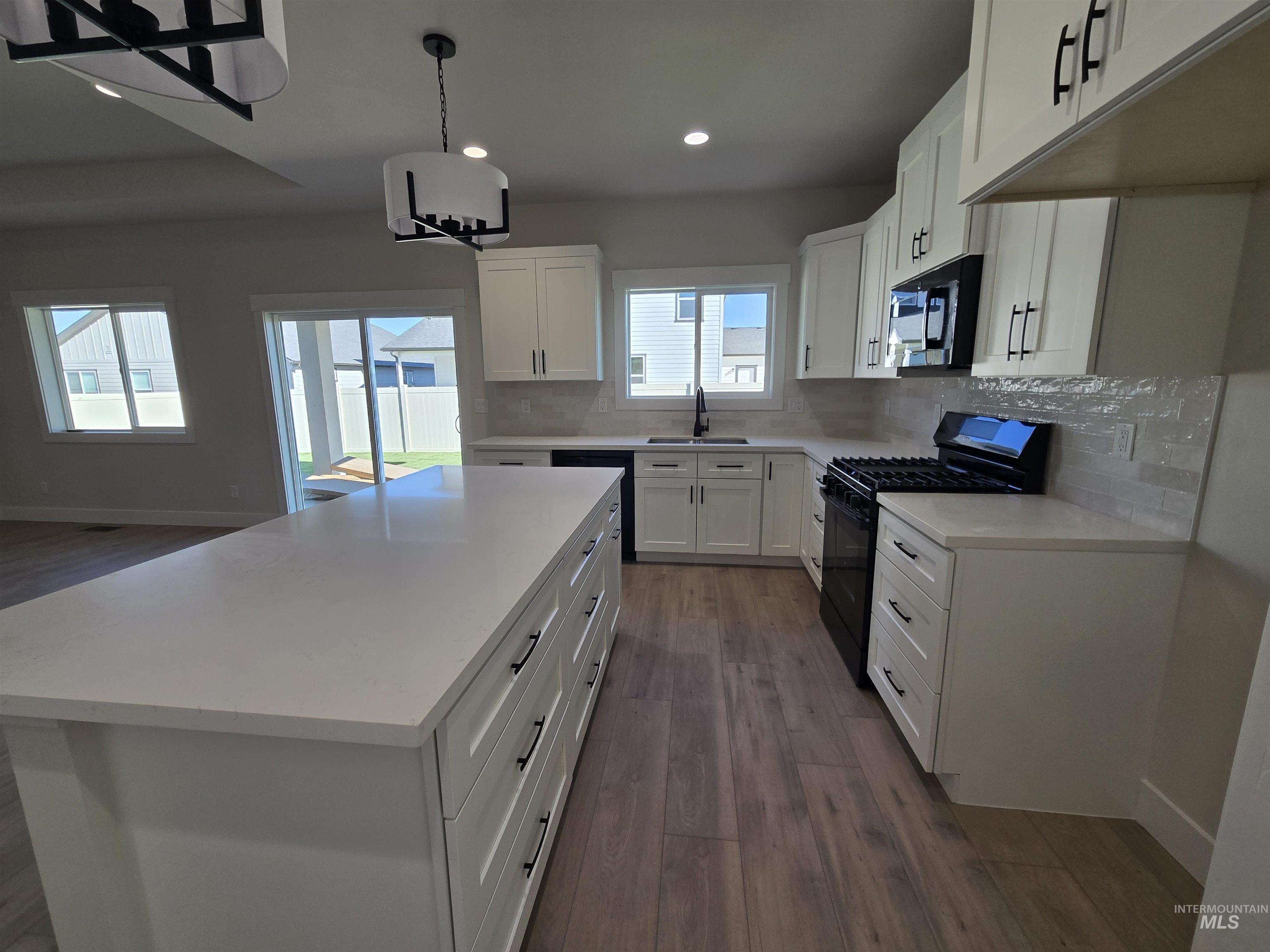 976 Canal Street, Twin Falls, Idaho 83301, 4 Bedrooms, 2 Bathrooms, Residential For Sale, Price $435,000,MLS 98974699