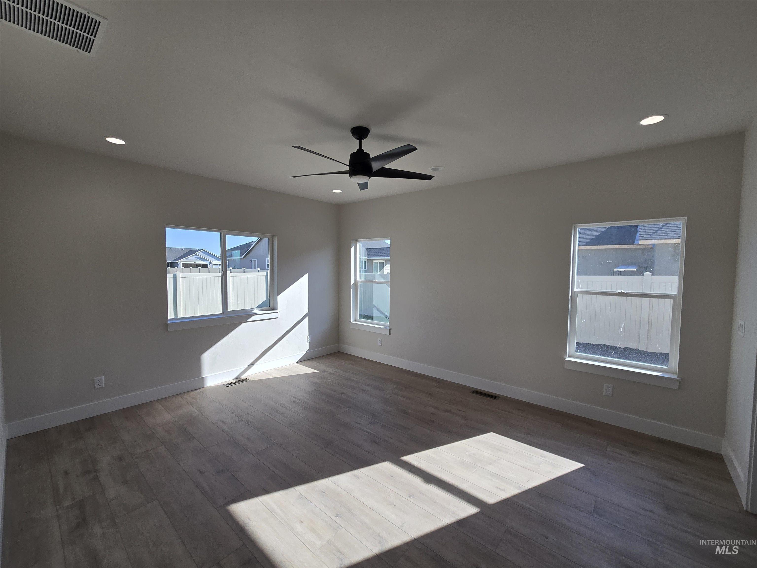 976 Canal Street, Twin Falls, Idaho 83301, 4 Bedrooms, 2 Bathrooms, Residential For Sale, Price $435,000,MLS 98974699