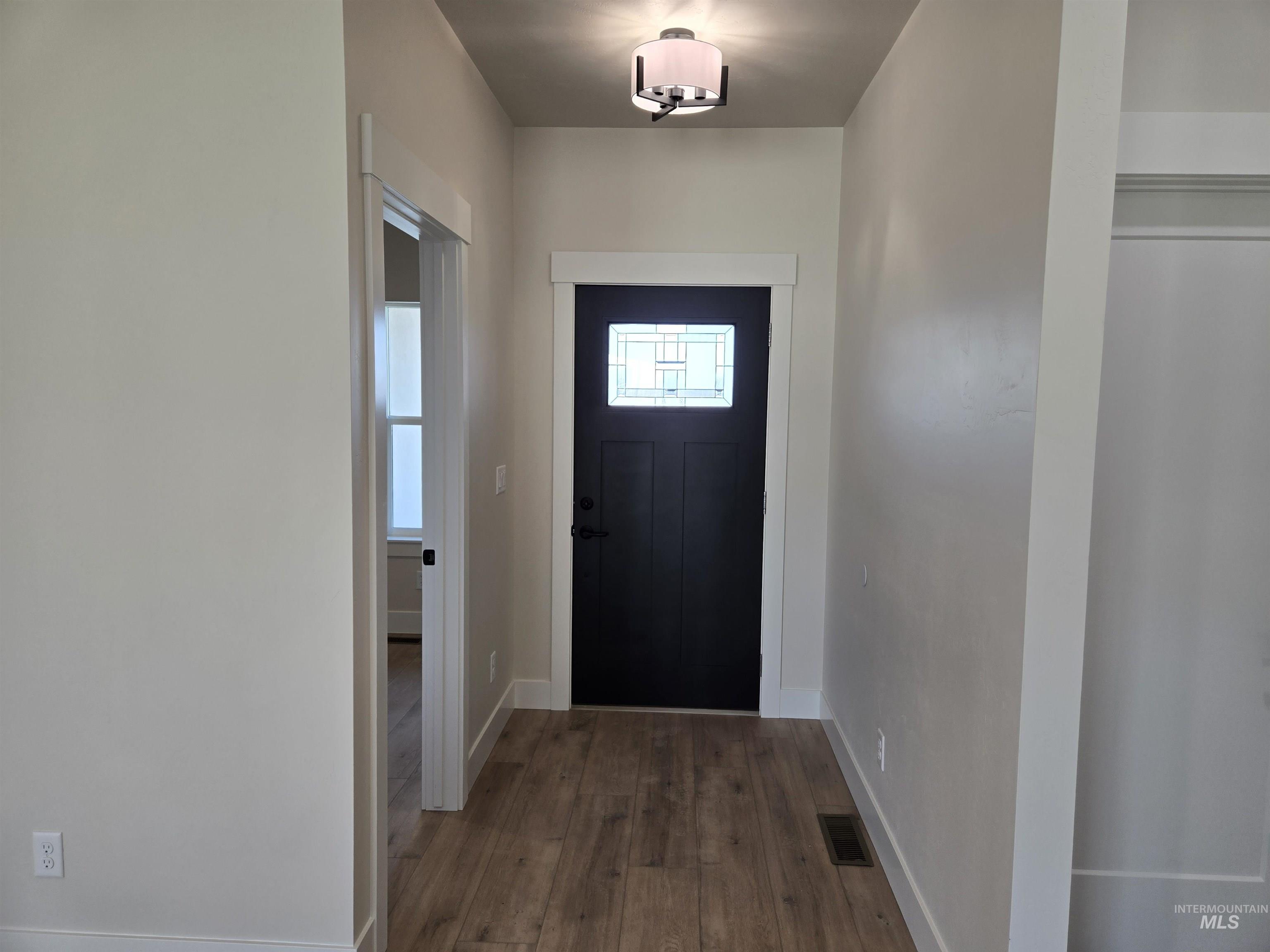 976 Canal Street, Twin Falls, Idaho 83301, 4 Bedrooms, 2 Bathrooms, Residential For Sale, Price $435,000,MLS 98974699