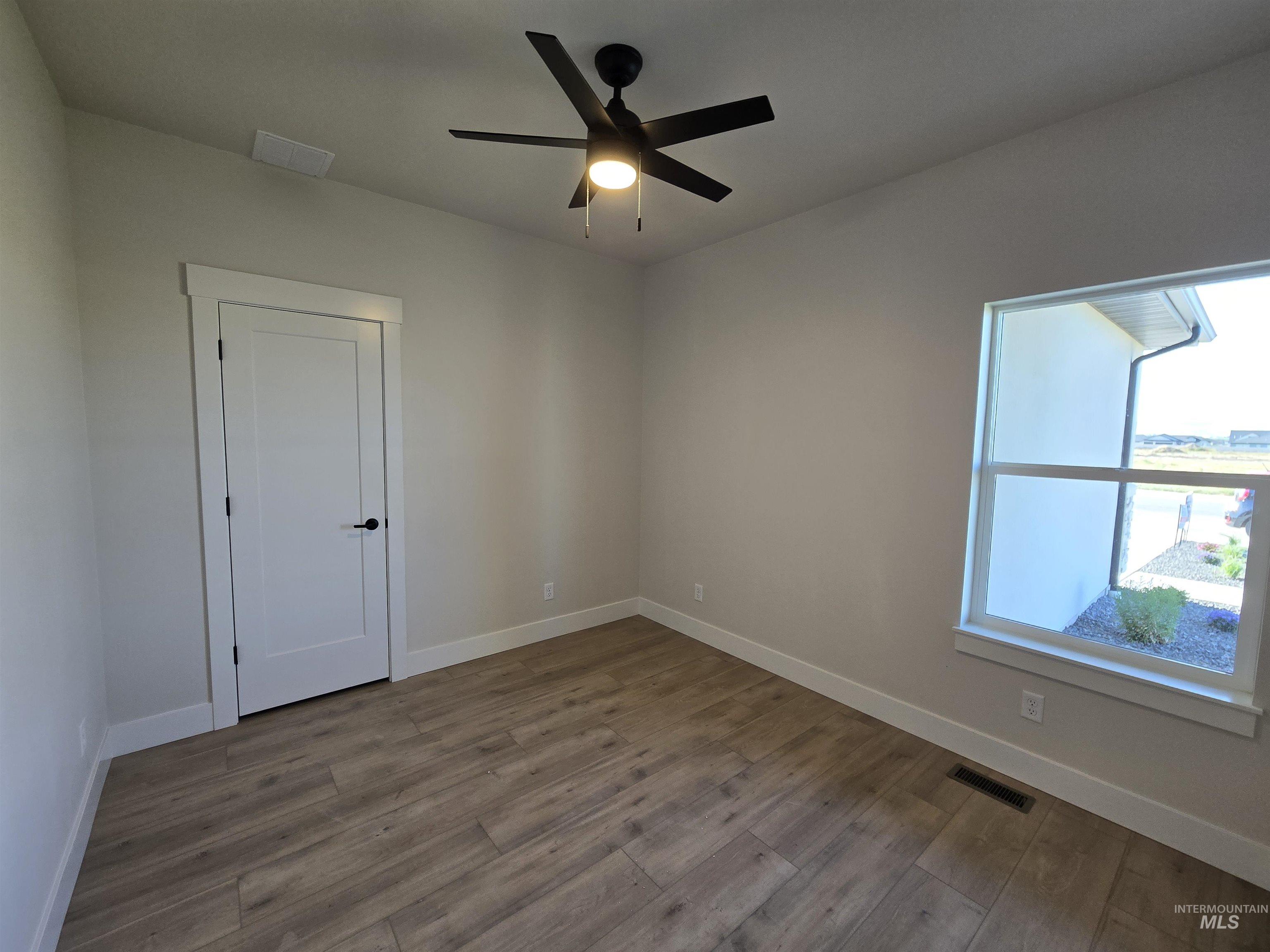 976 Canal Street, Twin Falls, Idaho 83301, 4 Bedrooms, 2 Bathrooms, Residential For Sale, Price $435,000,MLS 98974699