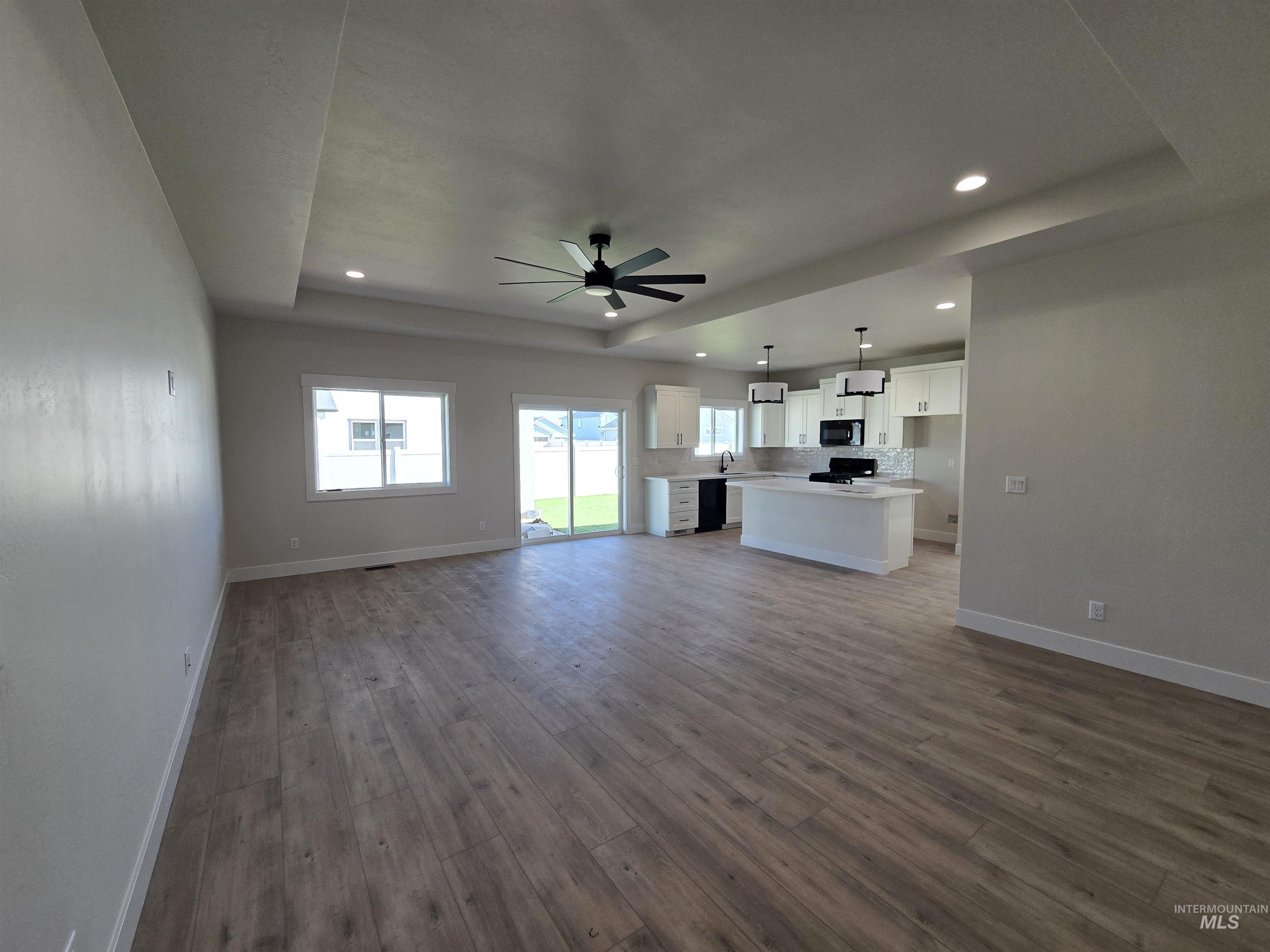 976 Canal Street, Twin Falls, Idaho 83301, 4 Bedrooms, 2 Bathrooms, Residential For Sale, Price $435,000,MLS 98974699