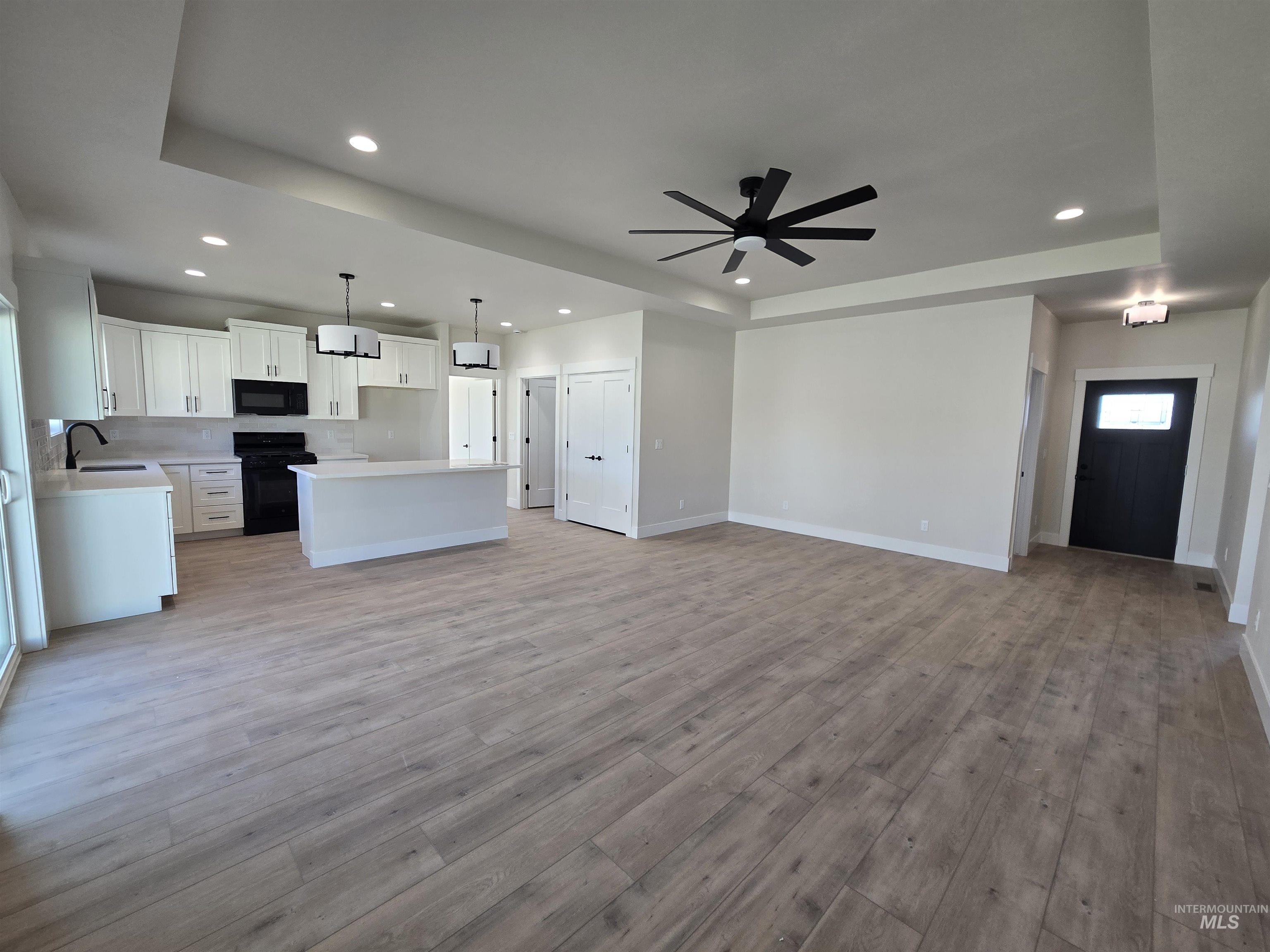 976 Canal Street, Twin Falls, Idaho 83301, 4 Bedrooms, 2 Bathrooms, Residential For Sale, Price $435,000,MLS 98974699