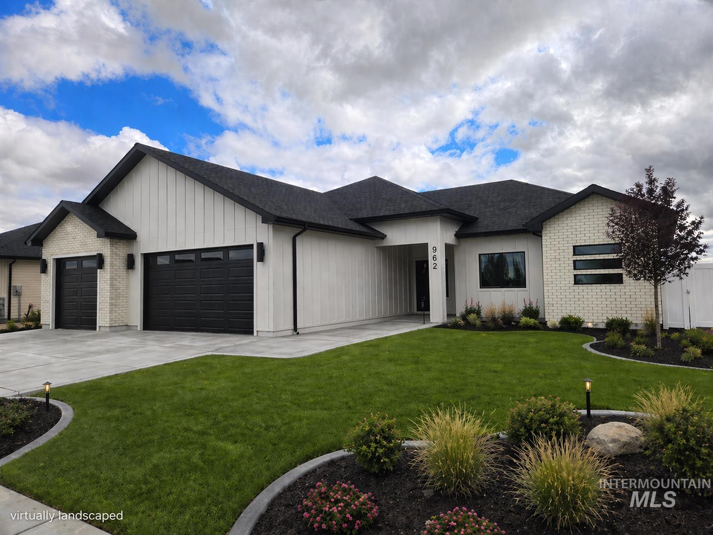 962 Canal Street, Twin Falls, Idaho 83301, 4 Bedrooms, 2 Bathrooms, Residential For Sale, Price $500,000,MLS 98974701