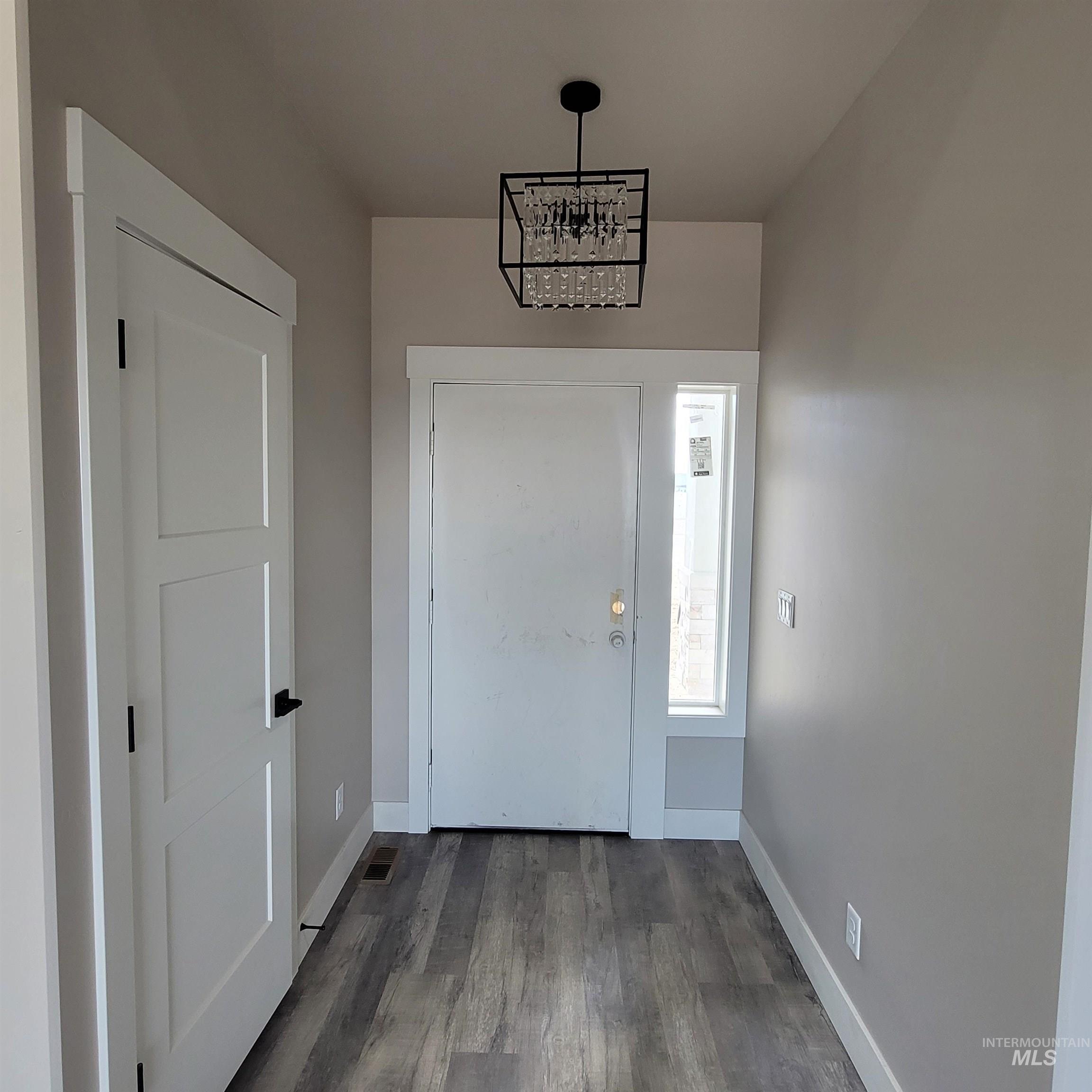 962 Canal Street, Twin Falls, Idaho 83301, 4 Bedrooms, 2 Bathrooms, Residential For Sale, Price $500,000,MLS 98974701