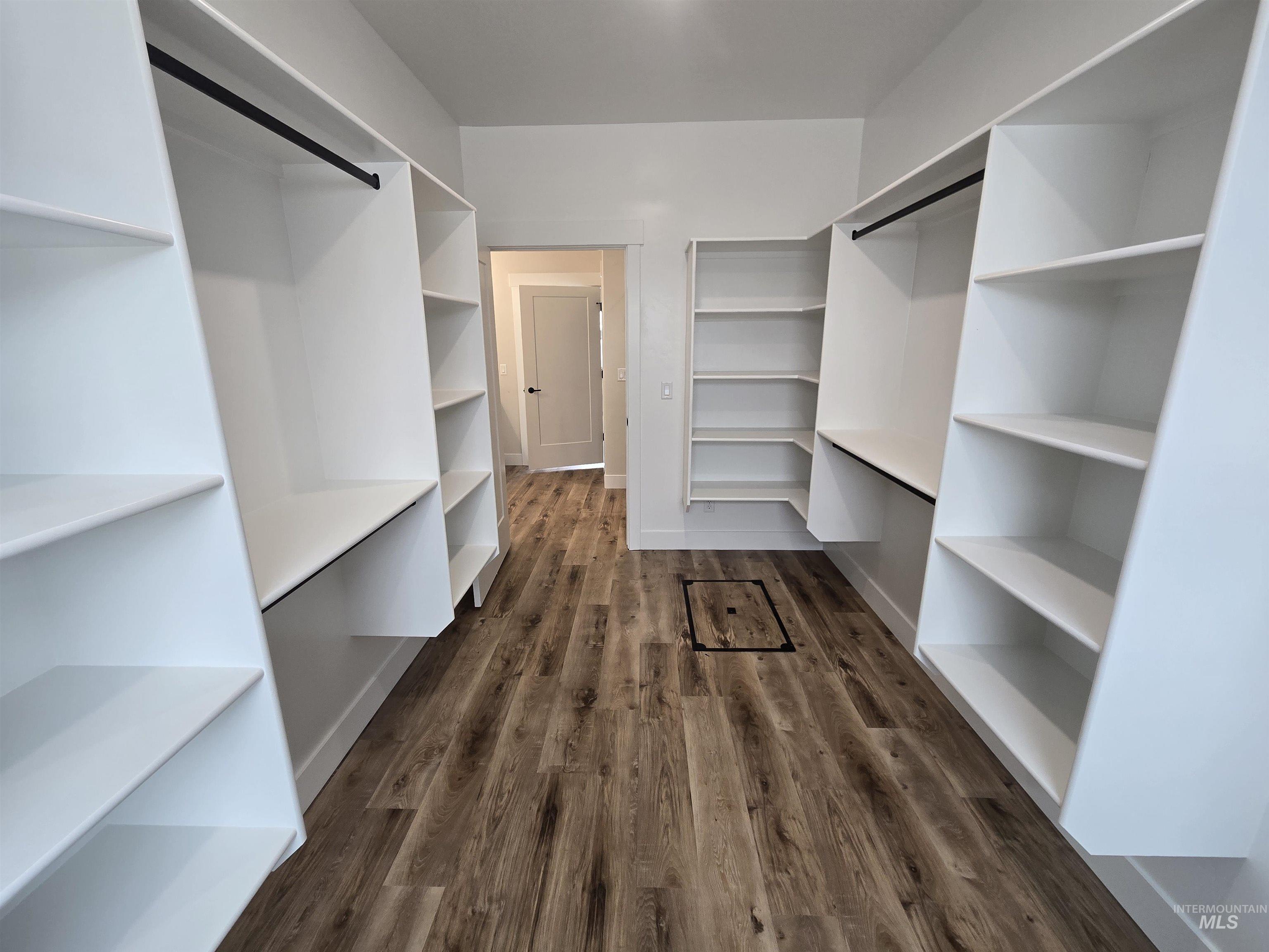 962 Canal Street, Twin Falls, Idaho 83301, 4 Bedrooms, 2 Bathrooms, Residential For Sale, Price $500,000,MLS 98974701