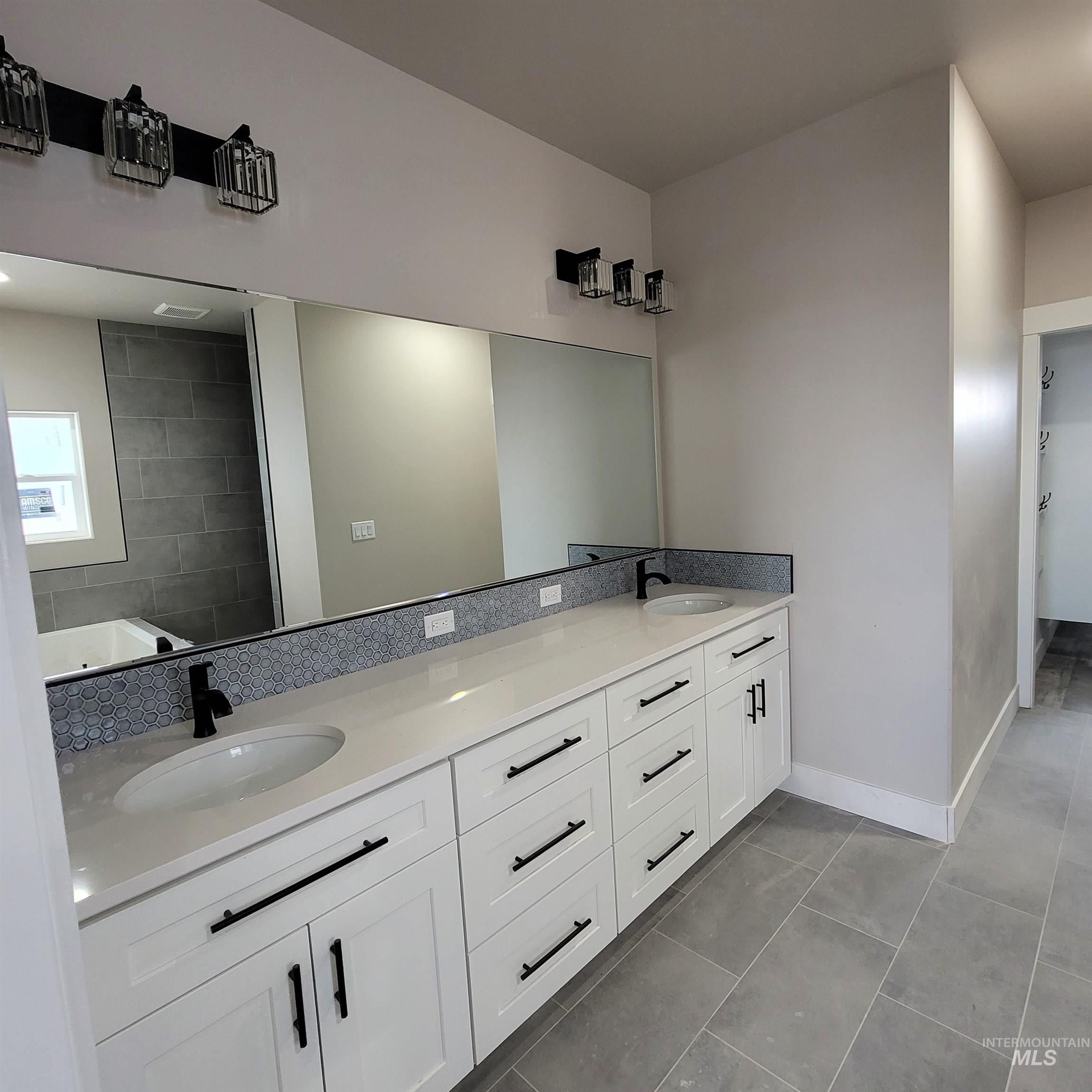 962 Canal Street, Twin Falls, Idaho 83301, 4 Bedrooms, 2 Bathrooms, Residential For Sale, Price $500,000,MLS 98974701