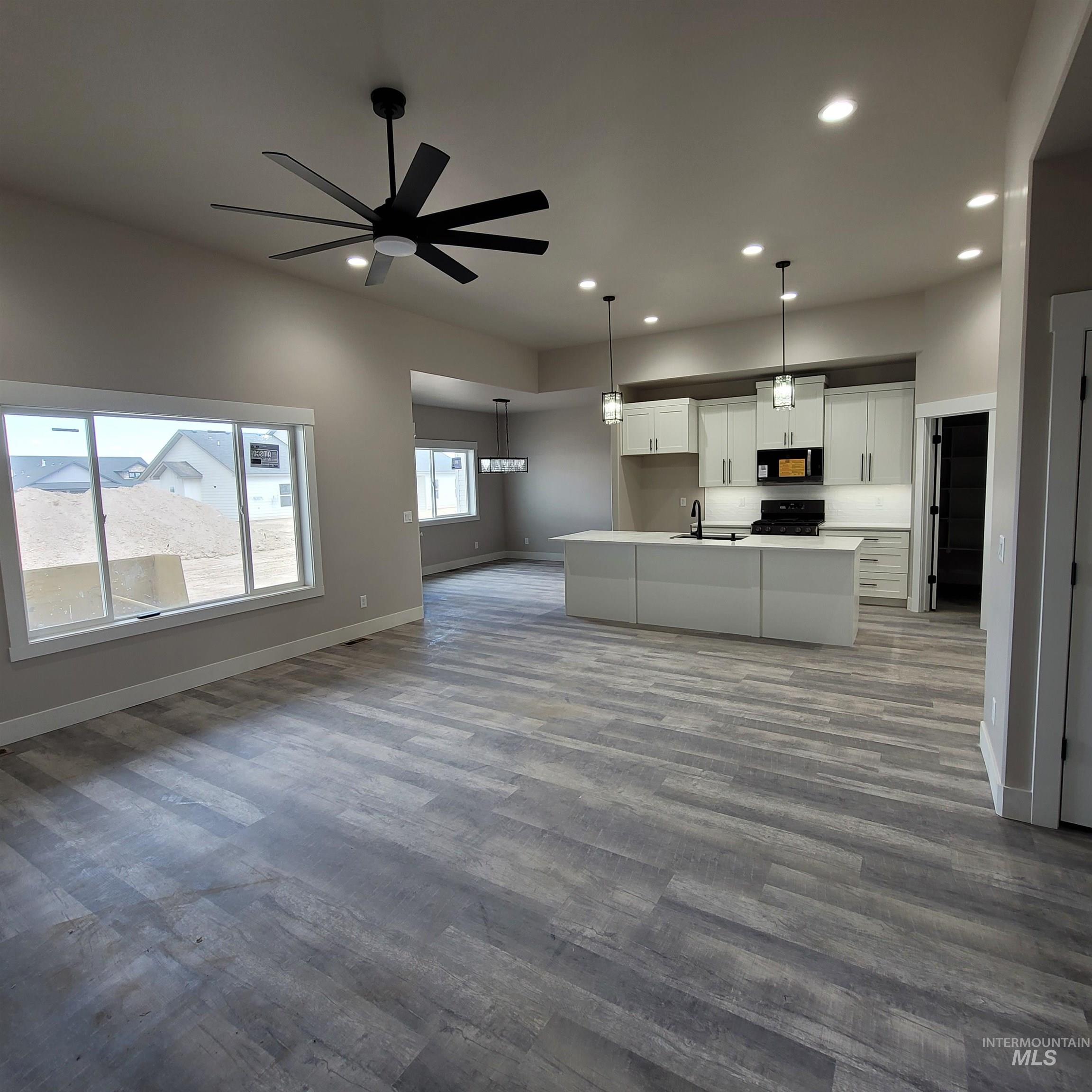 962 Canal Street, Twin Falls, Idaho 83301, 4 Bedrooms, 2 Bathrooms, Residential For Sale, Price $500,000,MLS 98974701