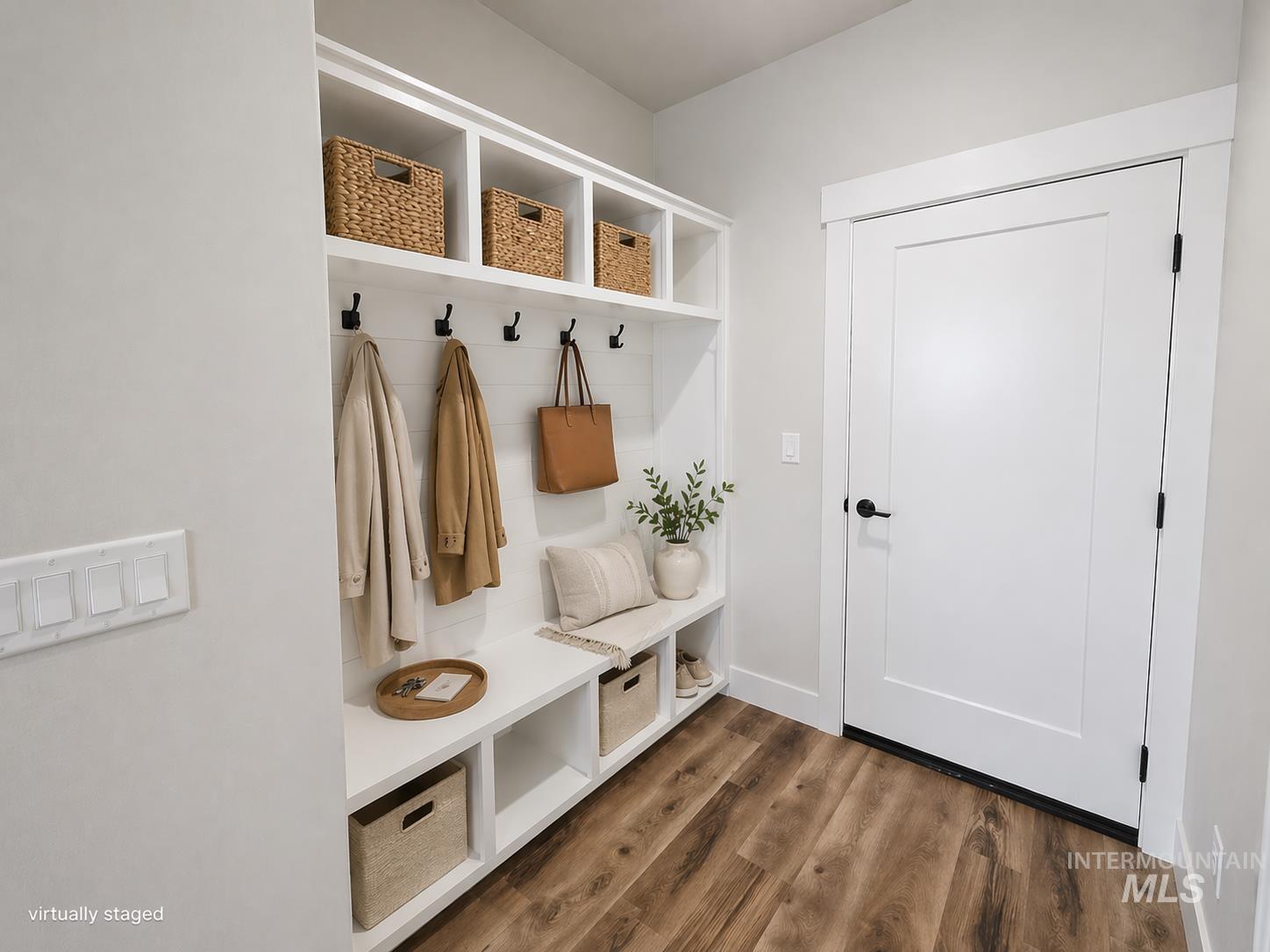 962 Canal Street, Twin Falls, Idaho 83301, 4 Bedrooms, 2 Bathrooms, Residential For Sale, Price $500,000,MLS 98974701