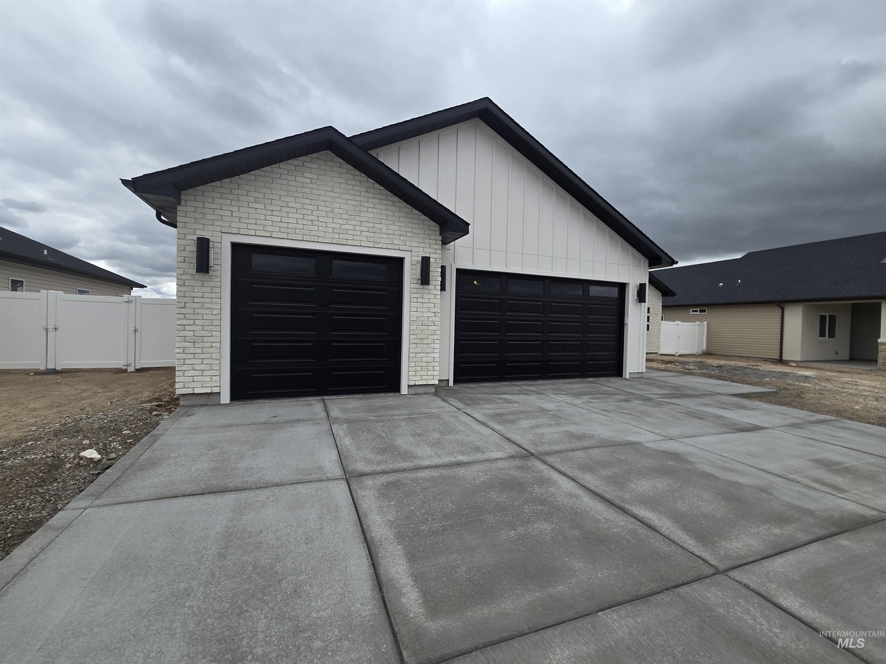 962 Canal Street, Twin Falls, Idaho 83301, 4 Bedrooms, 2 Bathrooms, Residential For Sale, Price $500,000,MLS 98974701