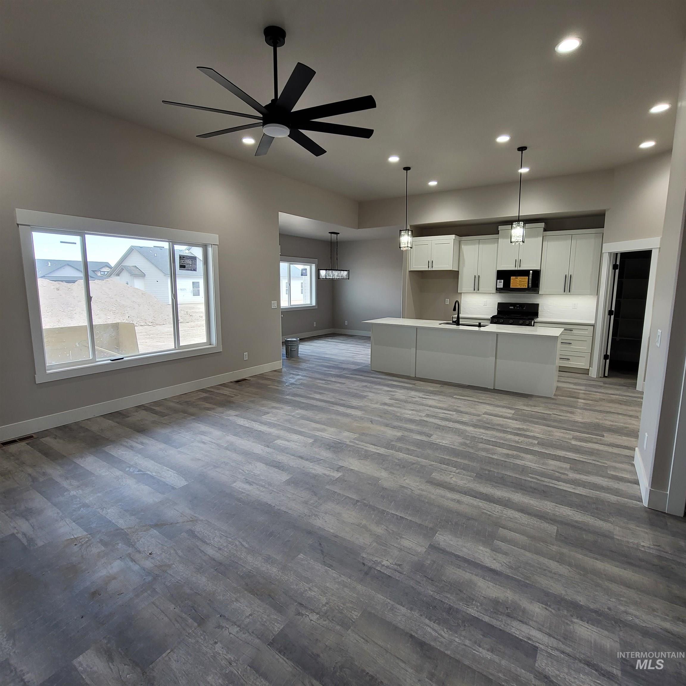 962 Canal Street, Twin Falls, Idaho 83301, 4 Bedrooms, 2 Bathrooms, Residential For Sale, Price $500,000,MLS 98974701