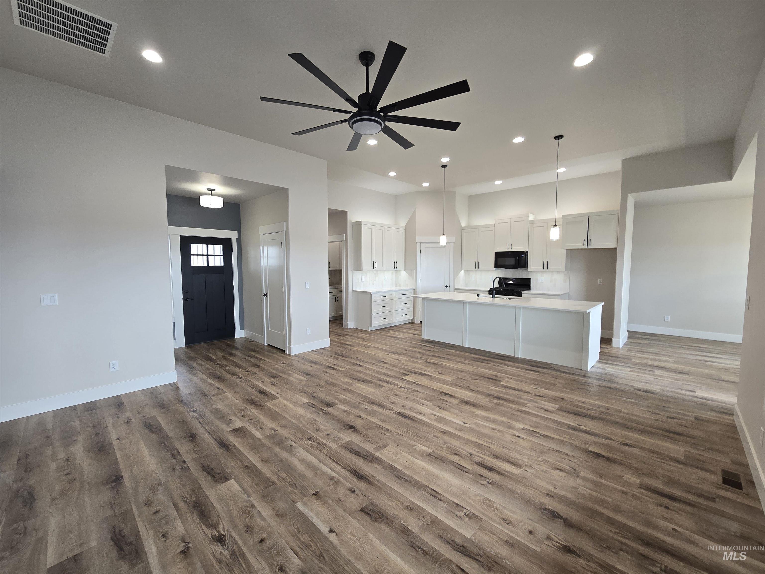 962 Canal Street, Twin Falls, Idaho 83301, 4 Bedrooms, 2 Bathrooms, Residential For Sale, Price $500,000,MLS 98974701