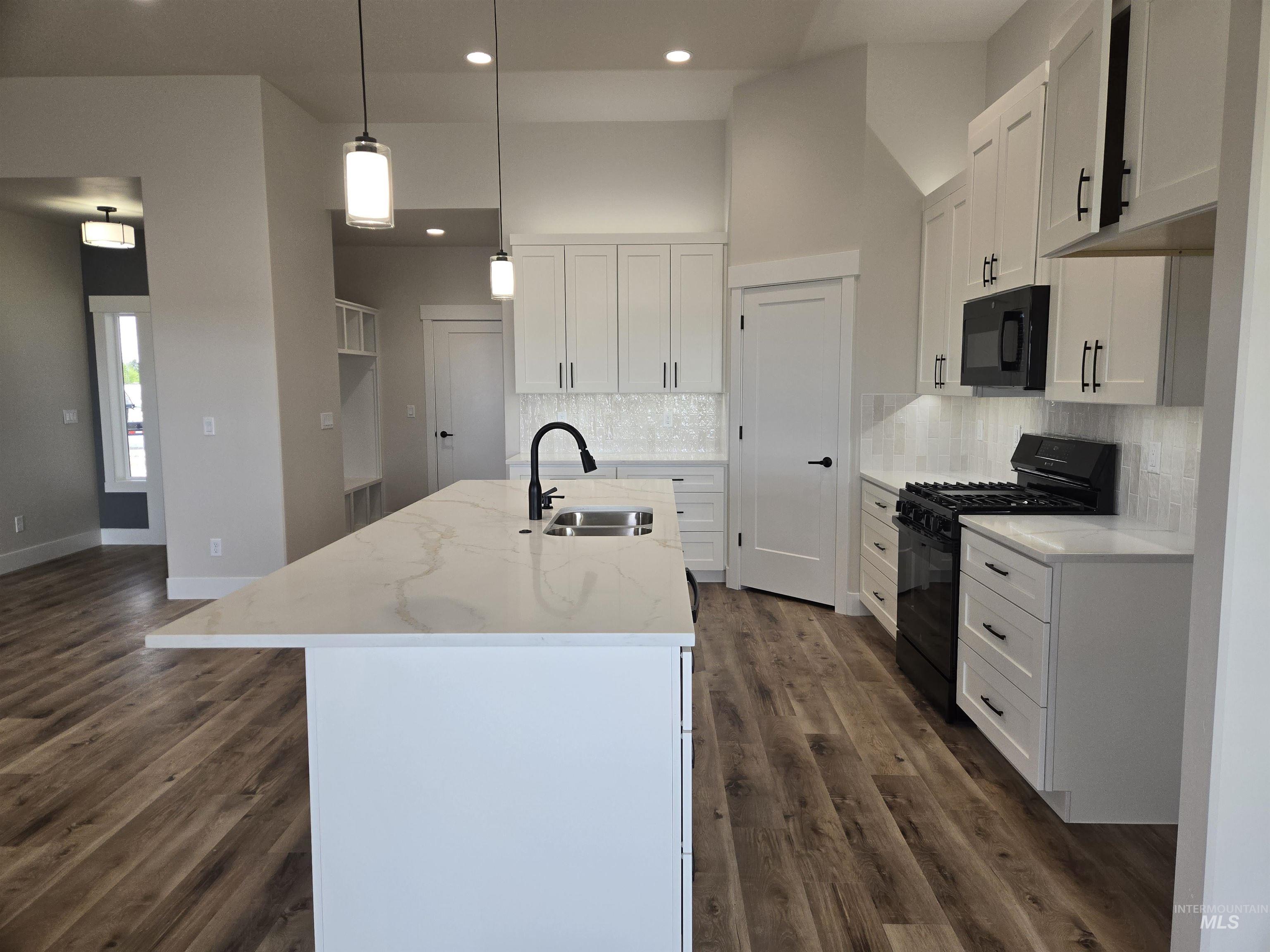 962 Canal Street, Twin Falls, Idaho 83301, 4 Bedrooms, 2 Bathrooms, Residential For Sale, Price $500,000,MLS 98974701